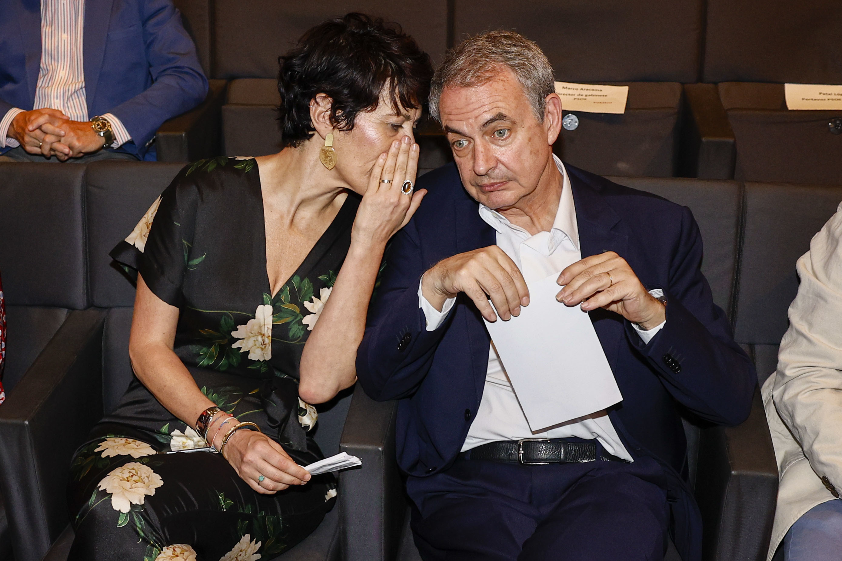 La ministra Elma Saiz y el ex presidente del Gobierno, José Luis Rodríguez Zapatero.