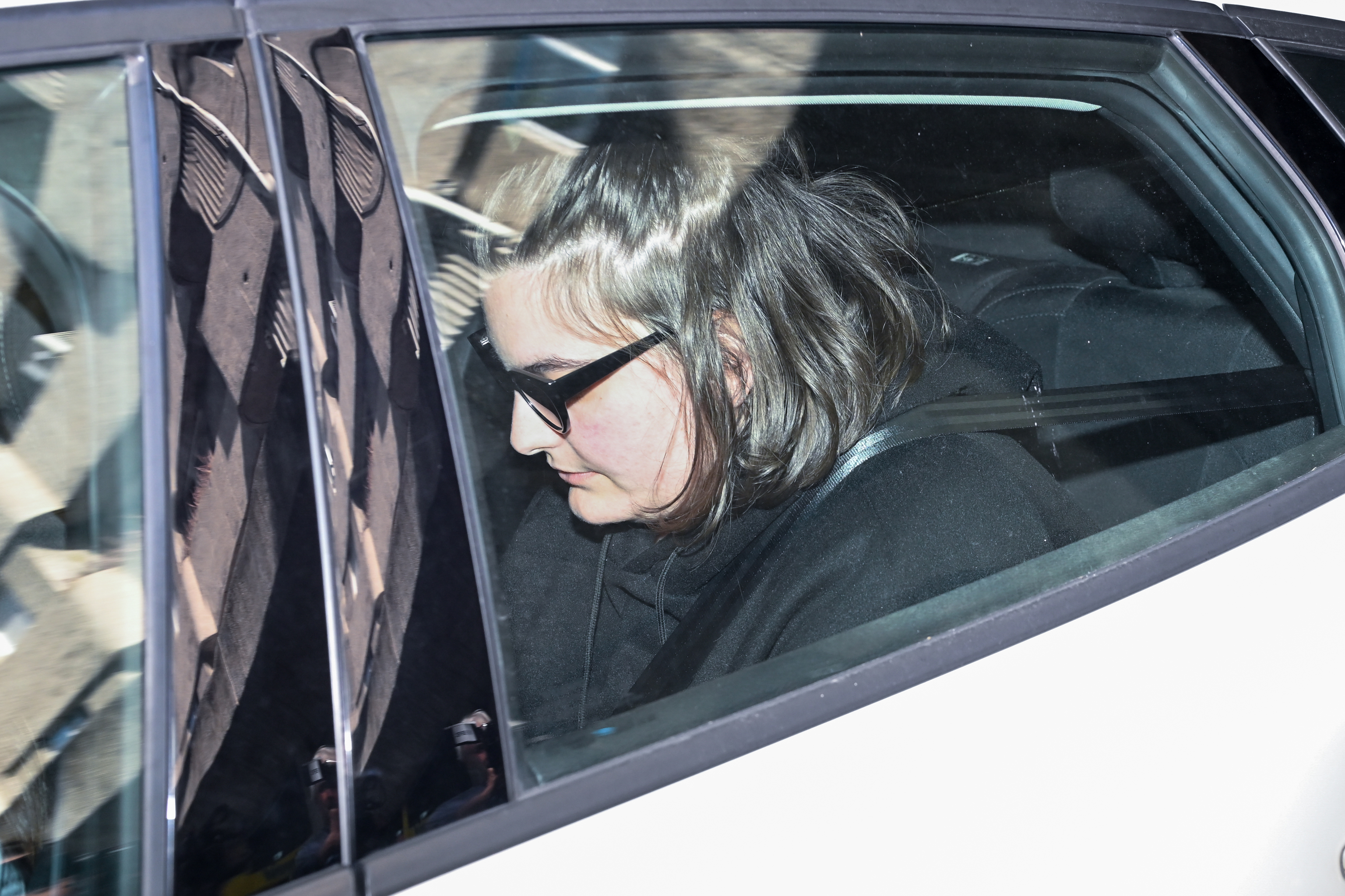 Una de las hijas de Jos� Luis Rodr�guez Zapatero saliendo de su empresa.