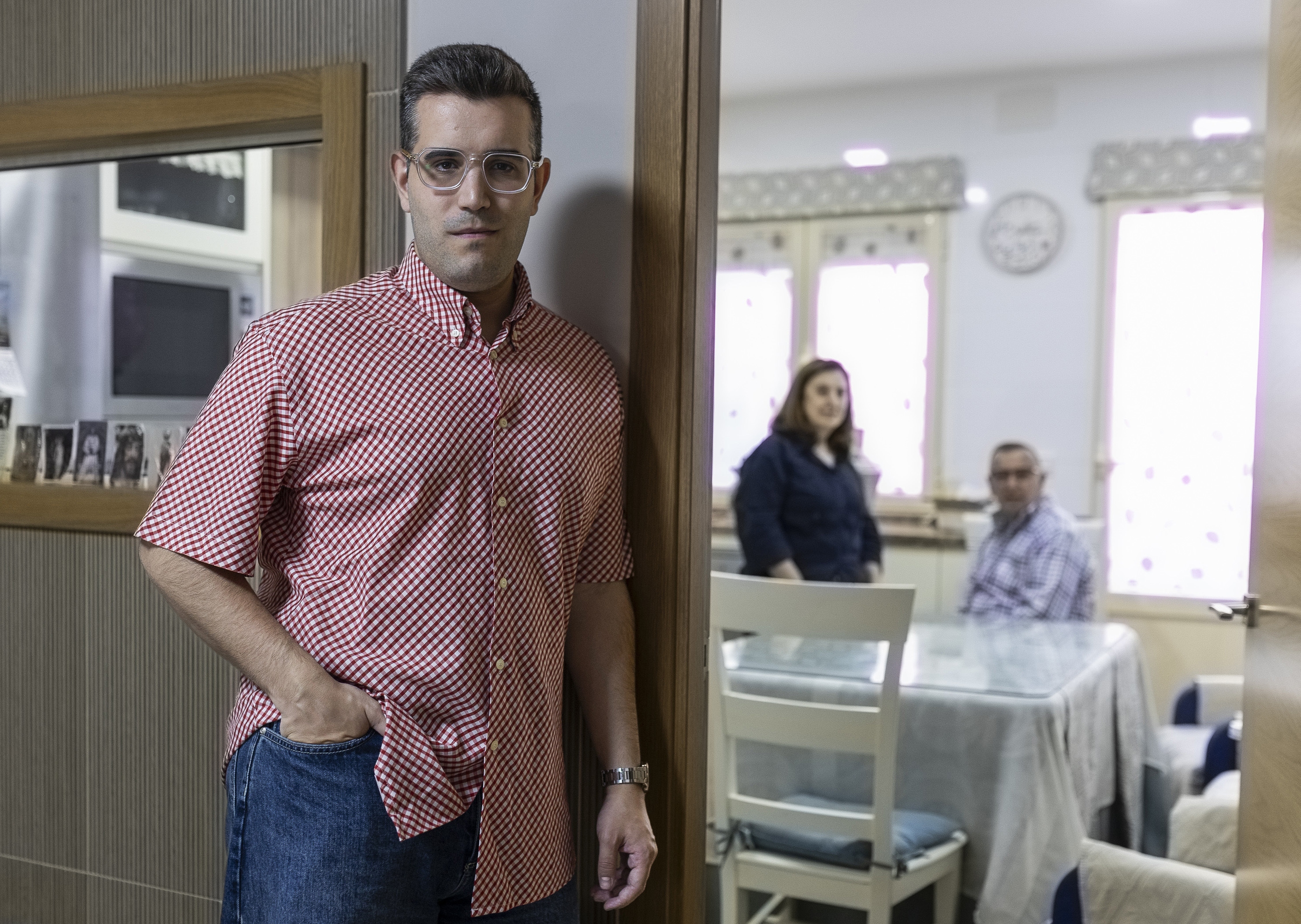 Álvaro, de 28 años, en casa de sus padres en Badajoz.