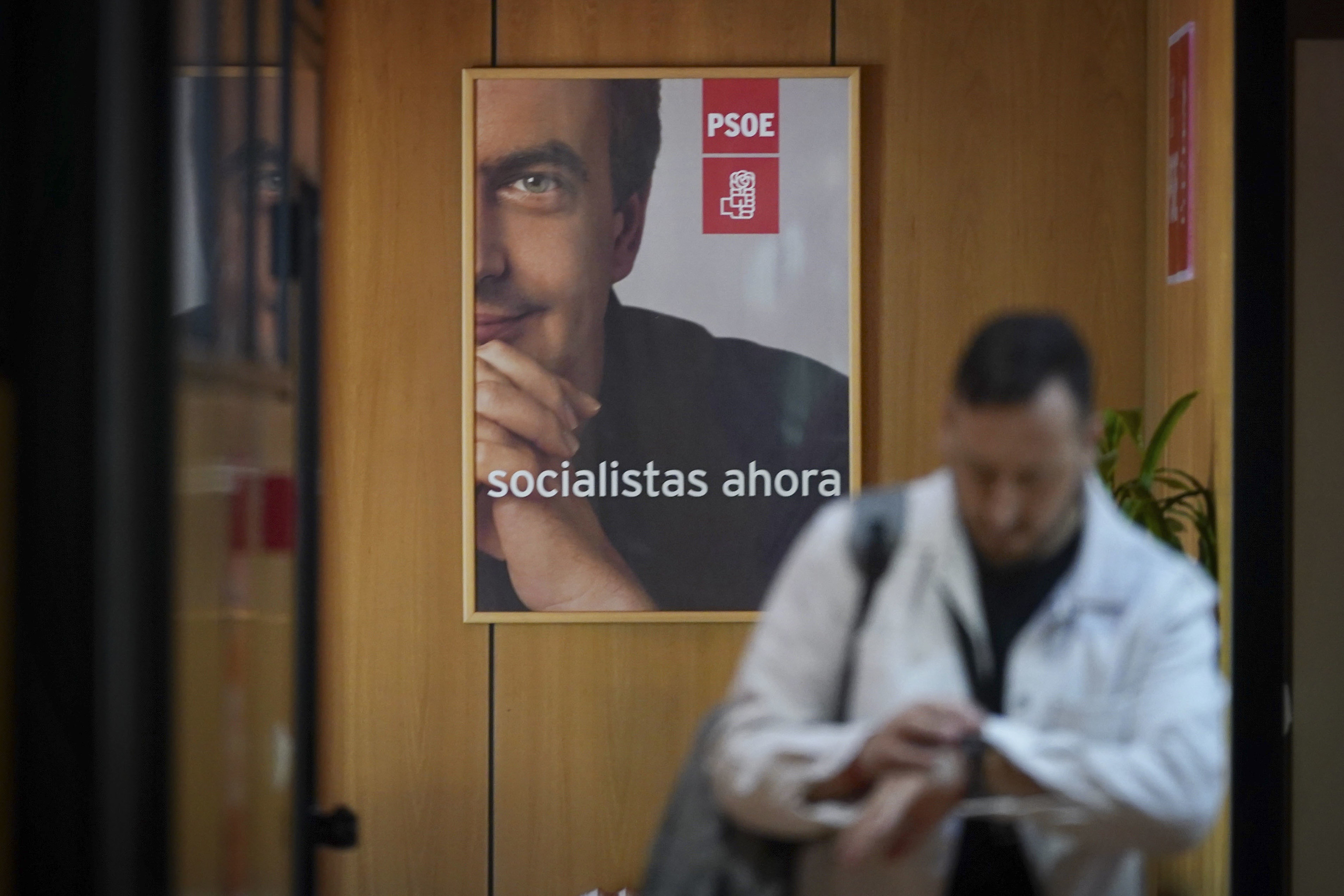 Imagen de un cartel electoral del expresidente José Luis Rodríguez  Zapatero.