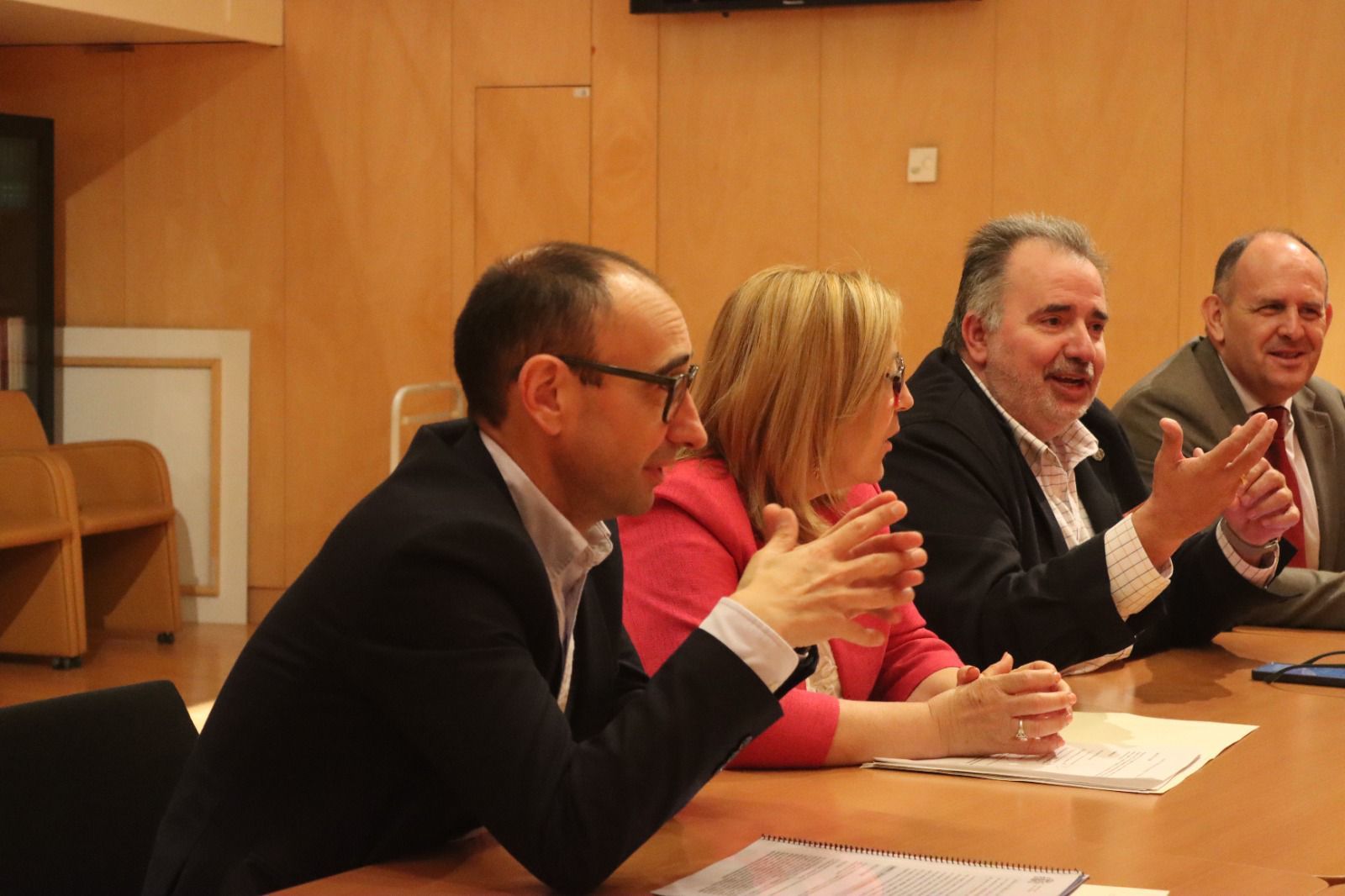 Miembros de los sindicatos ACAIP-UGT y CSIF Prisiones