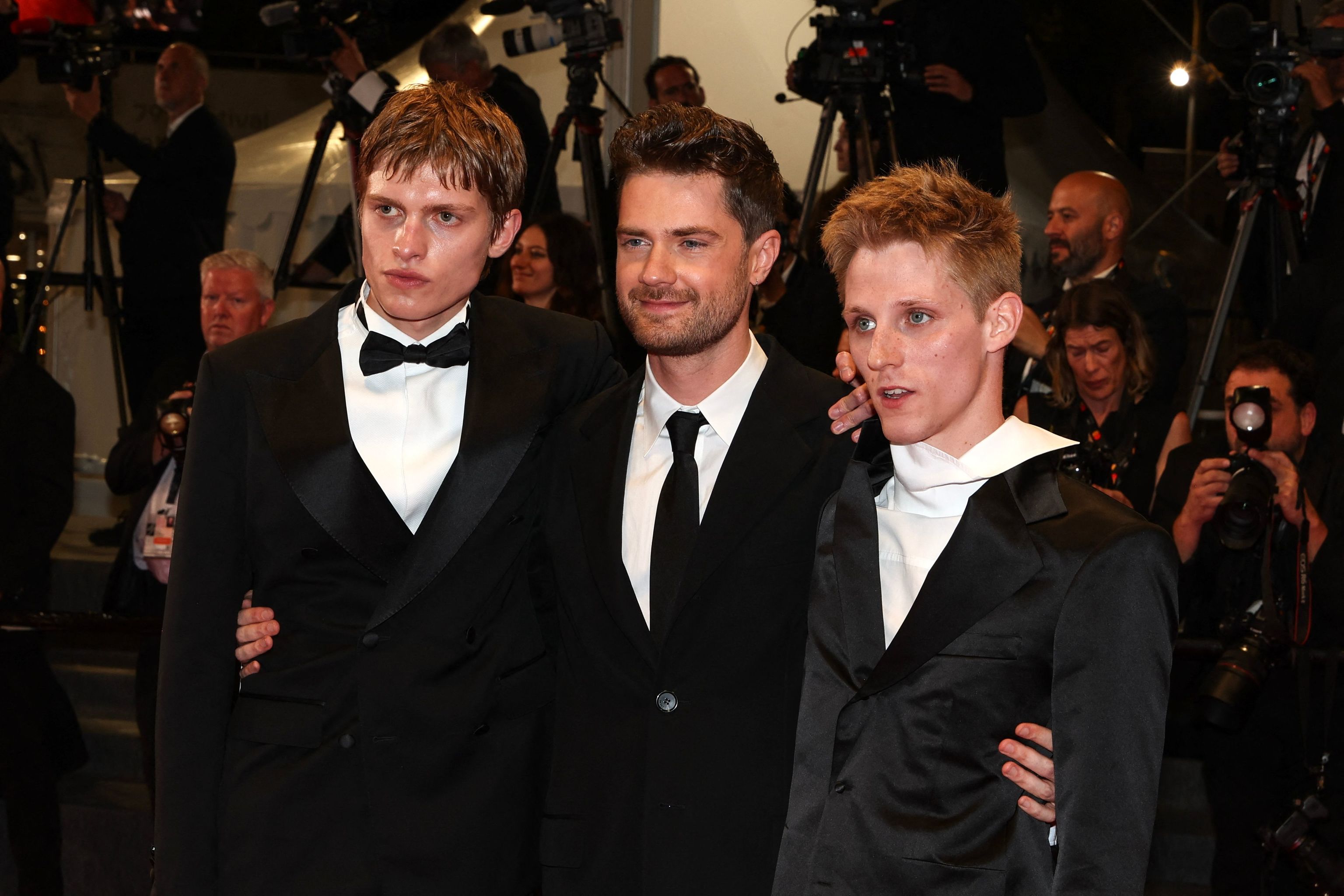 Emmanuel Macchia, Lukas Dhont y Valentin Campagne en la presentación de Coward.
