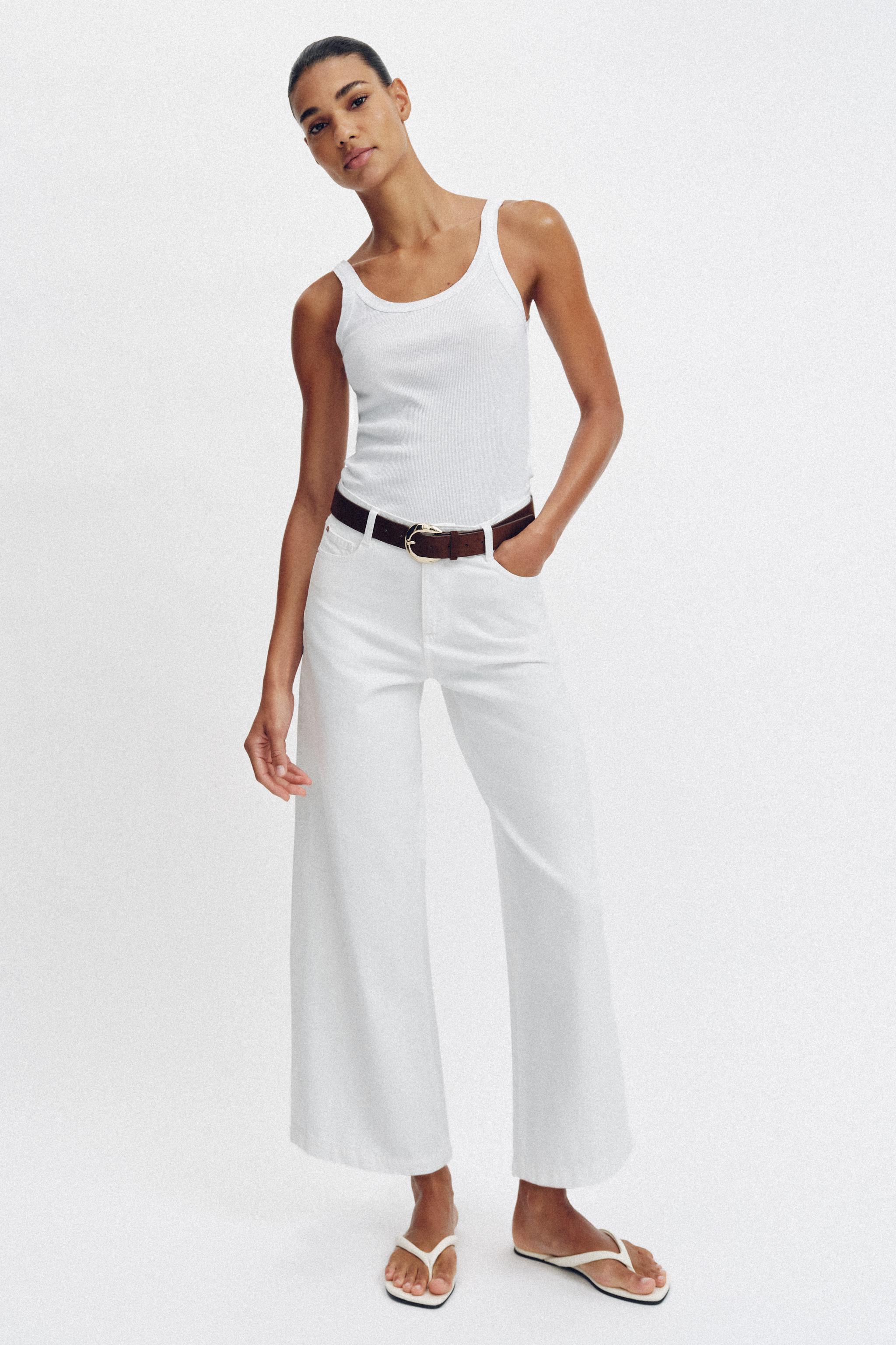 Los vaqueros blancos cropped de Zara que hacen tipazo y combinan con blusas rom�nticas o de lino: est�n arrasando esta primavera-verano