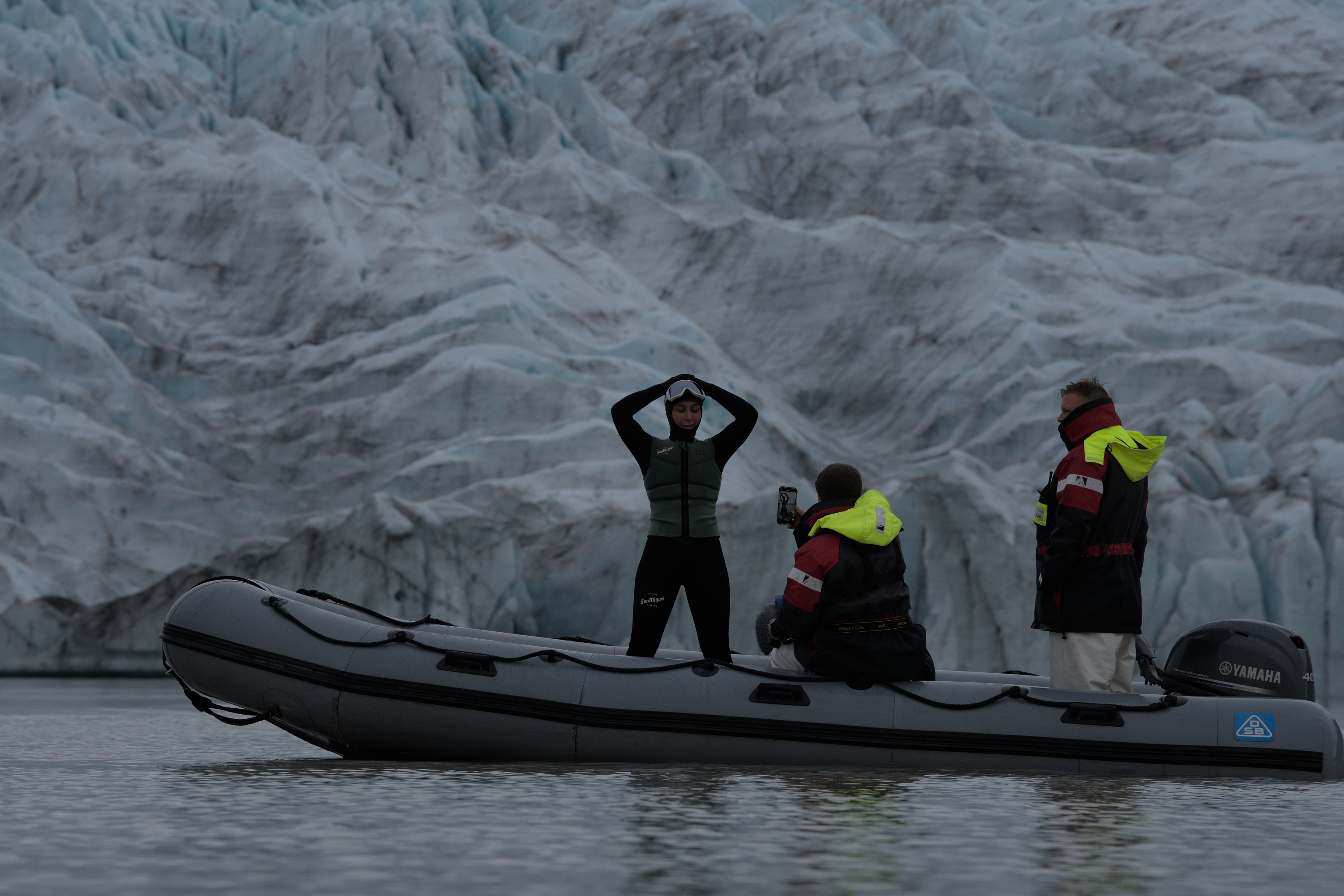 Cris Lazarraga, en medio de su hazaña, en el mayor glaciar de Europa, ubicado en Islandia.
