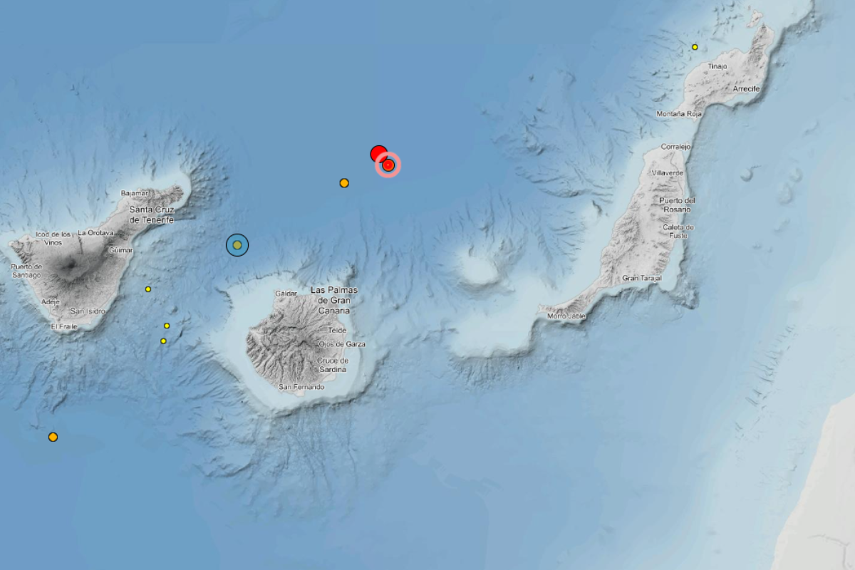 El punto rojo situado más arriba, lugar donde se originó el terremoto.