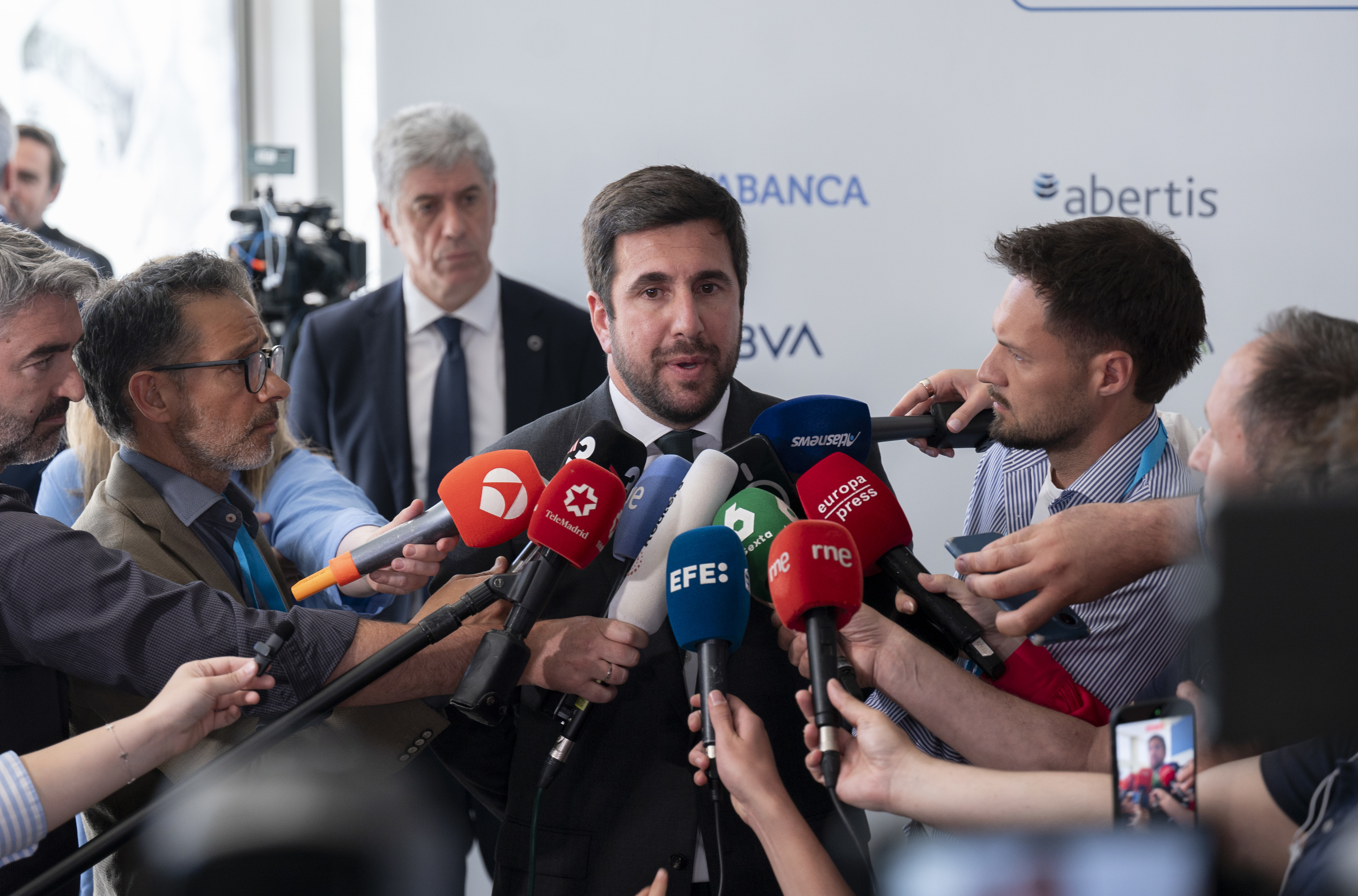 Enrique Riquelme atiende a los medios