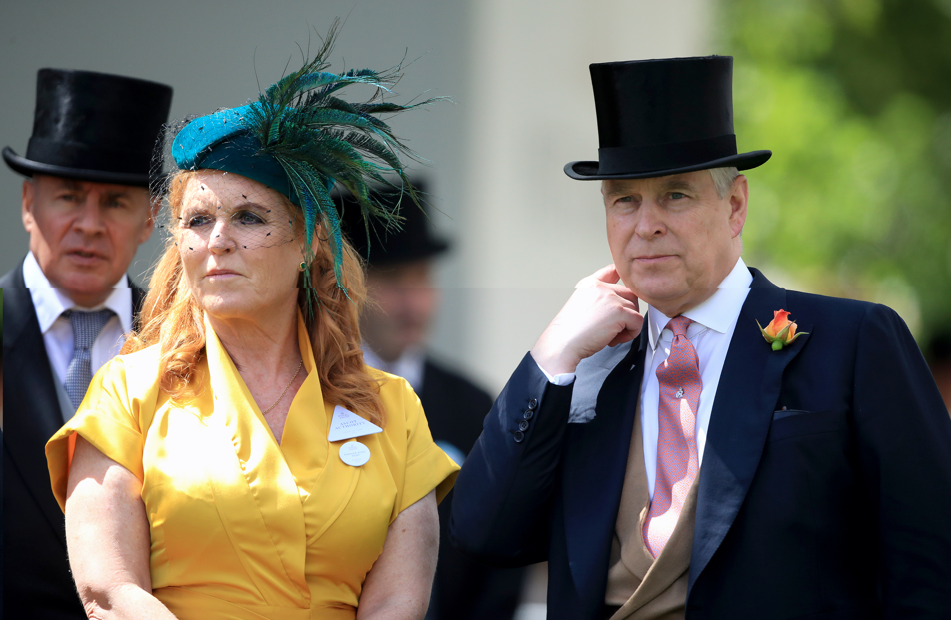 El príncipe Andrés en Ascot en 2019 junto a su ex esposa Sarah Ferguson..