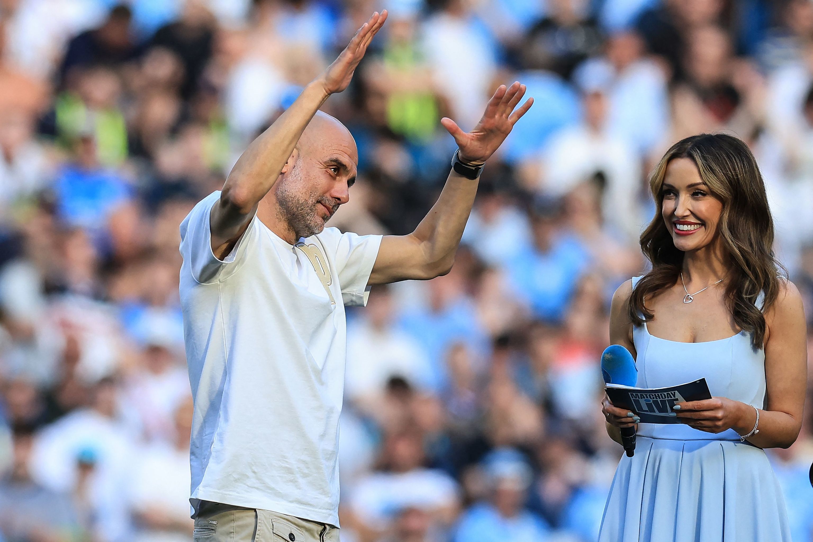 Guardiola, durante su ceremonia de despedida en el Etihad.