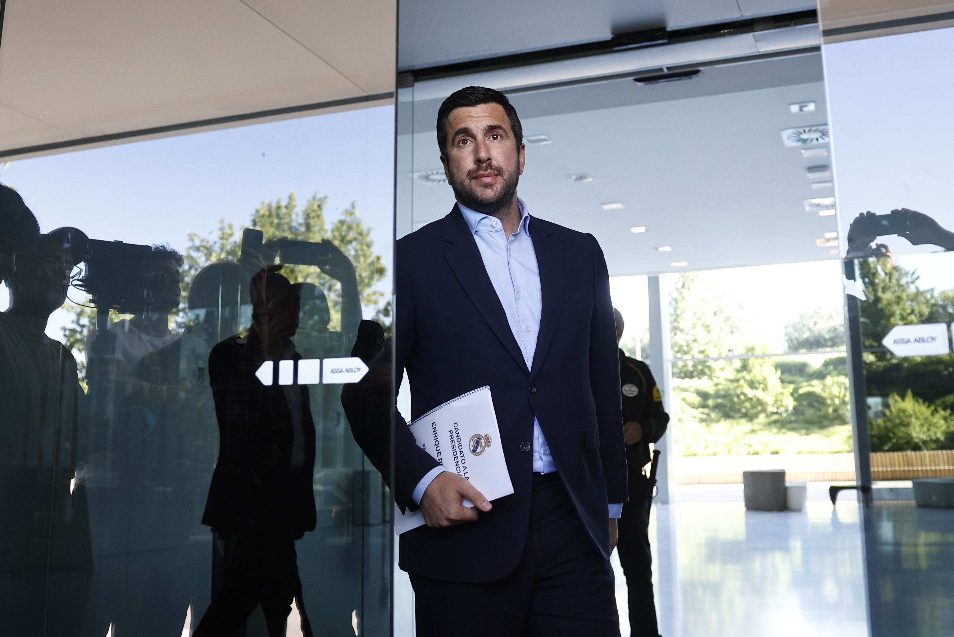 Riquelme, a su salida de las oficinas de Valdebebas.