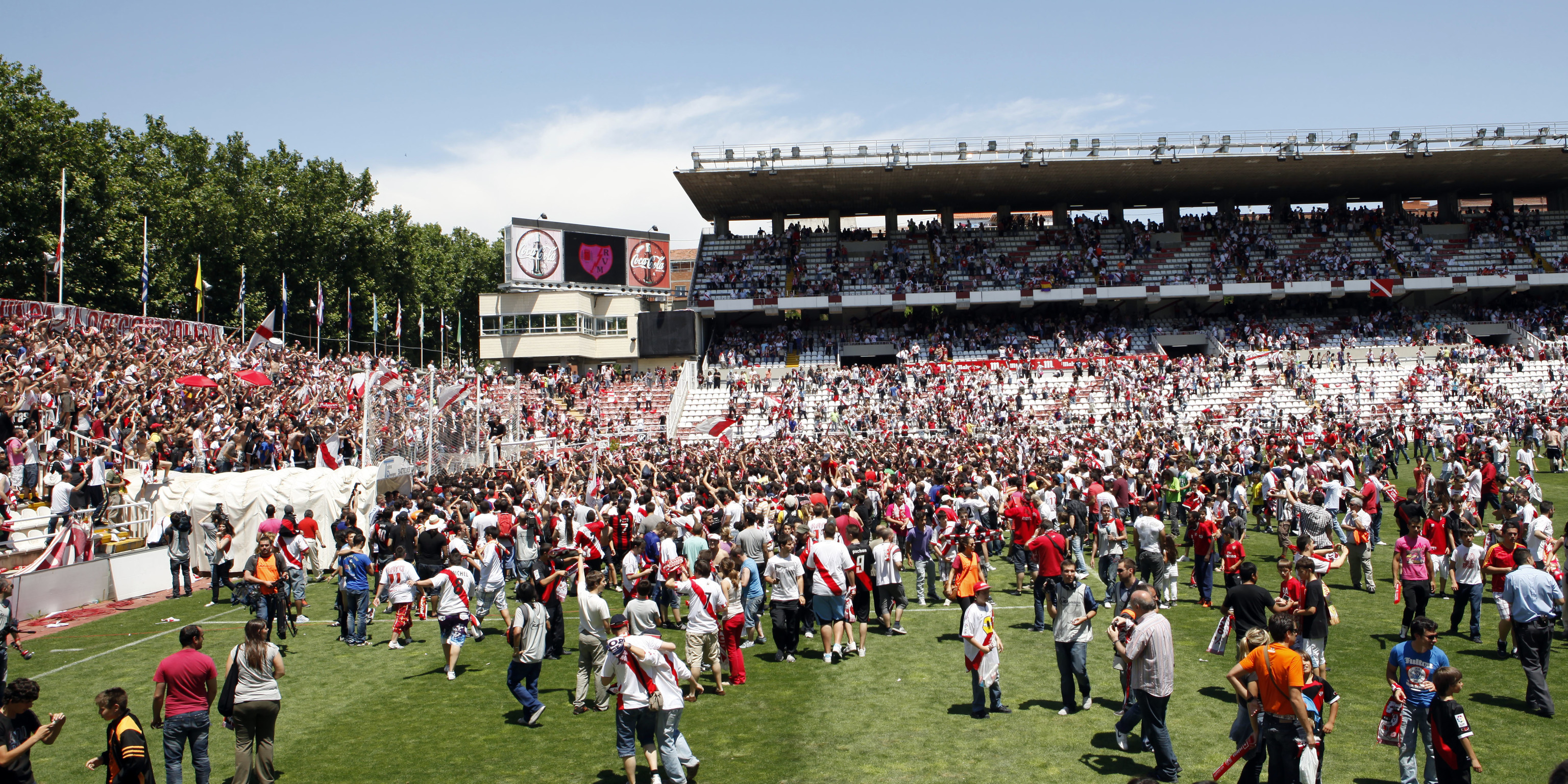 El Estadio de Vallecas contar� con pantallas gigantes para ver al Rayo en la final de la Conference League