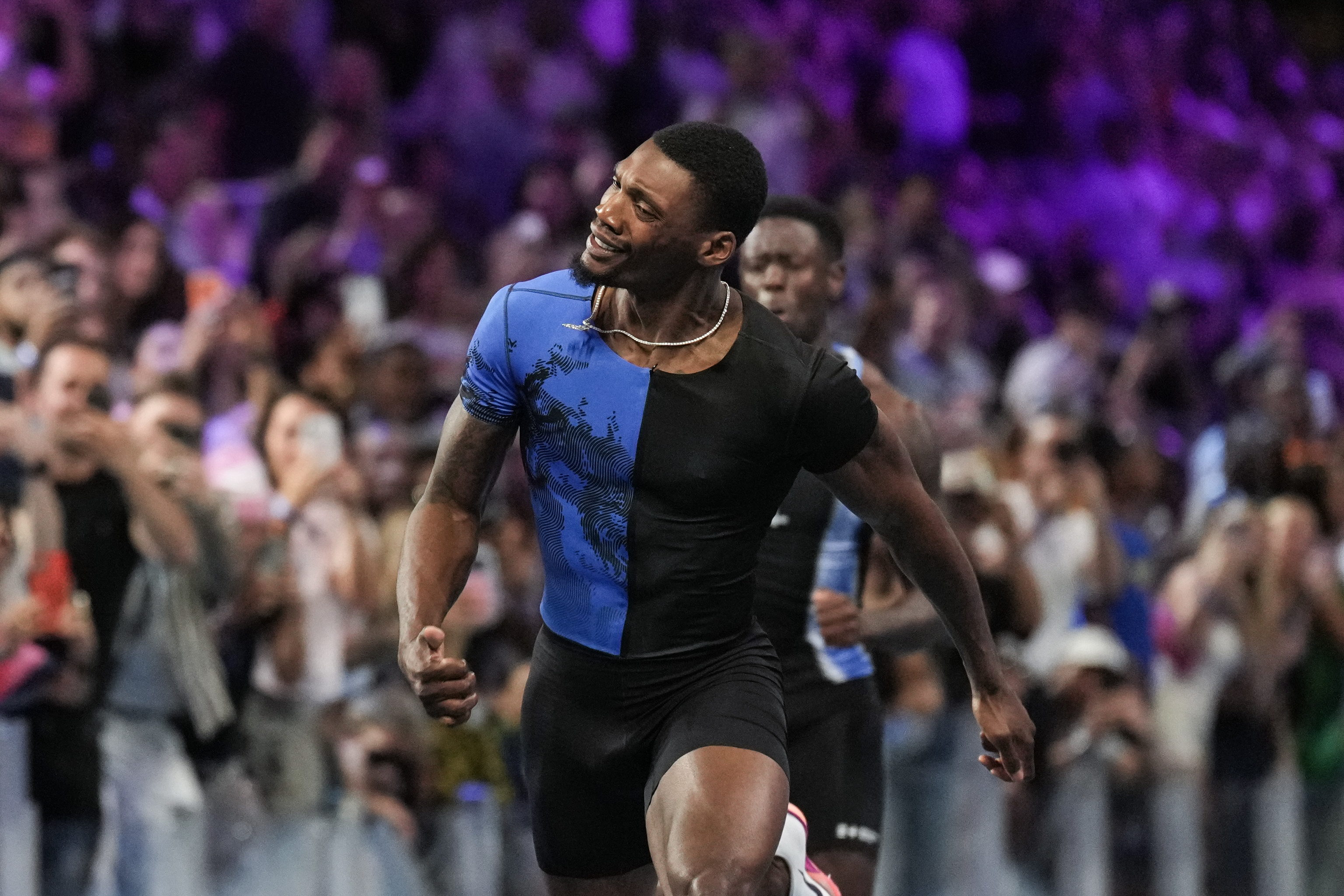Kerley celebra su victoria en los Enhanced Games.