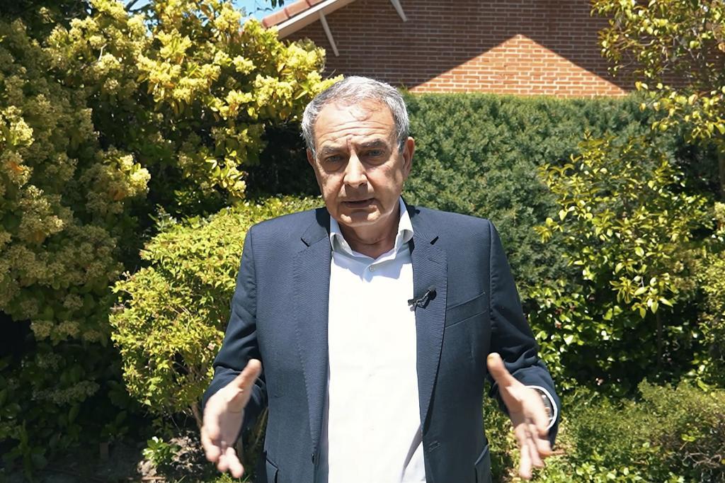 Jos� Luis Rodr�guez Zapatero, en el v�deo que grab� en su vivienda. E.M.