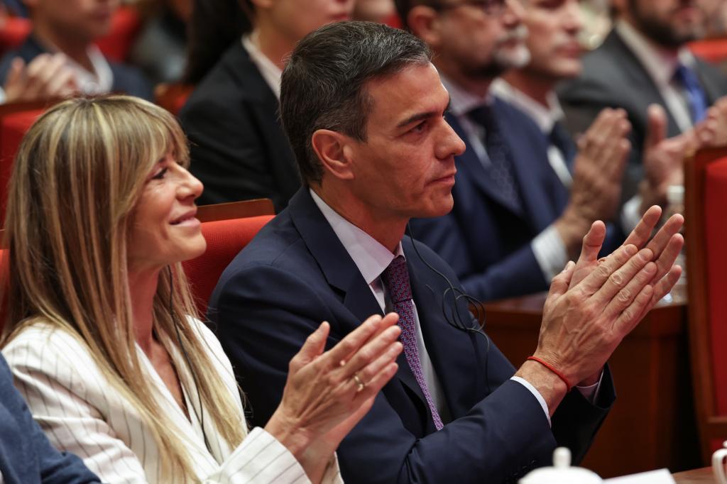 Bego�a G�mez y Pedro S�nchez, durante la visita oficial a Pek�n el pasado abril.