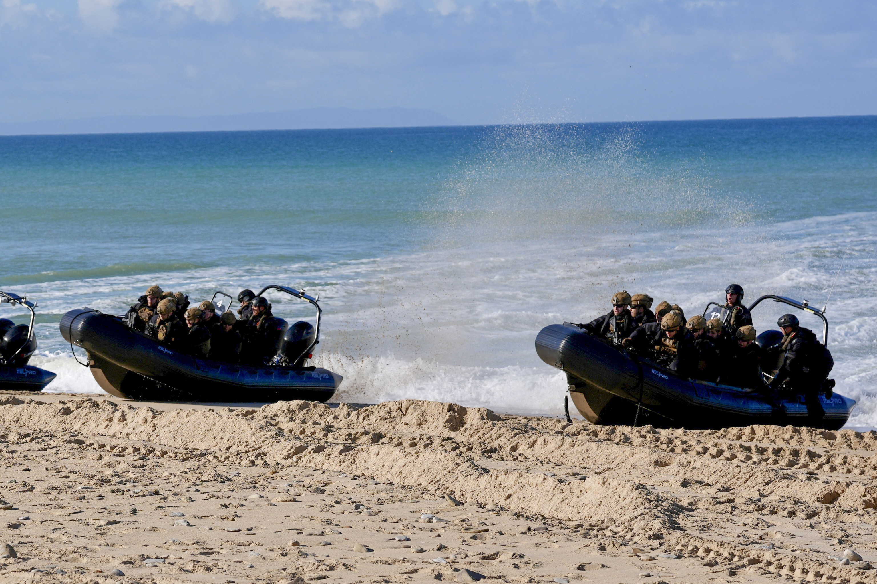 Ejercicios de adiestramiento de la Armada, en Barbate (C�diz).