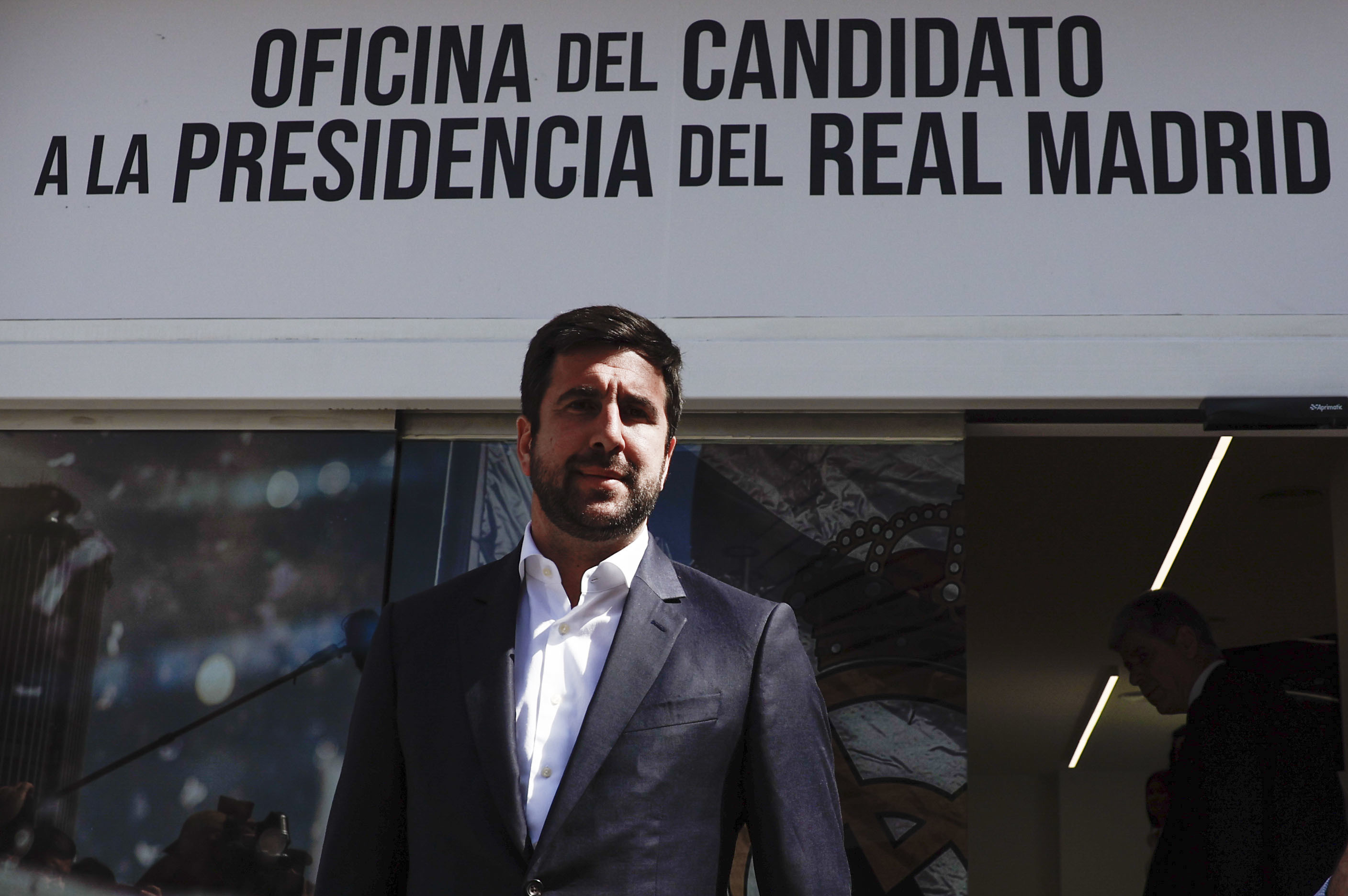 Enrique Riquelme durante la apertura de su sede electoral.