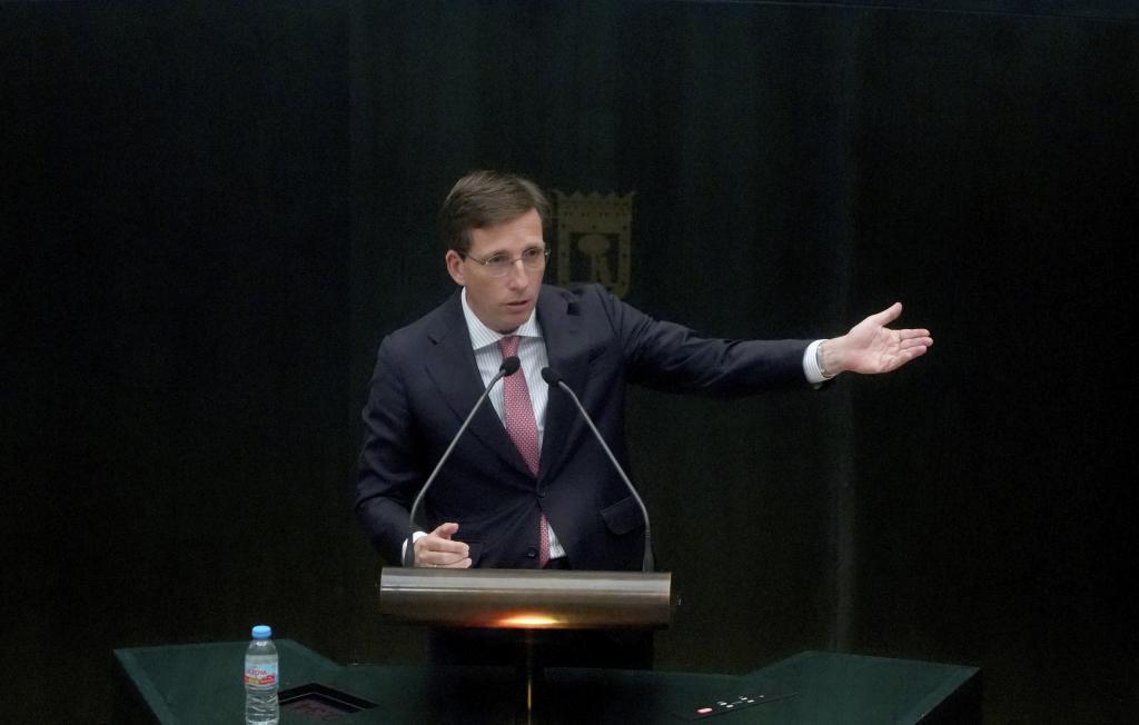 Almeida, durante el pleno municipal de Cibeles.