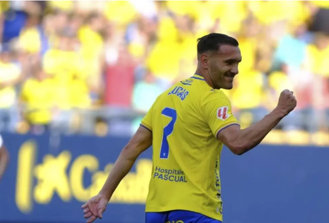 Lucas P�rez en uno de los partidos de esta temporada.