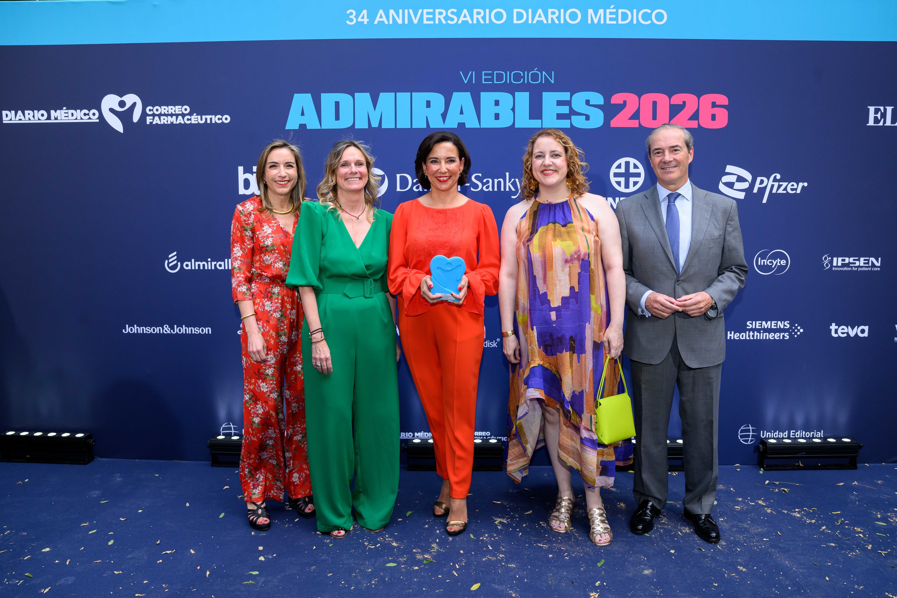 Matilde Sánchez Reyes, presidenta de Fedifar; Rita de la Plaza, tesorera del Consejo General de COF; Raquel Martínez, secretaria general del Consejo General de COF; Mar Sevilla, redactora jefe de 'Diario Médico' y 'Correo Farmacéutico', y Antonio Pérez Ostos, vicepresidente de Bidafarma.
