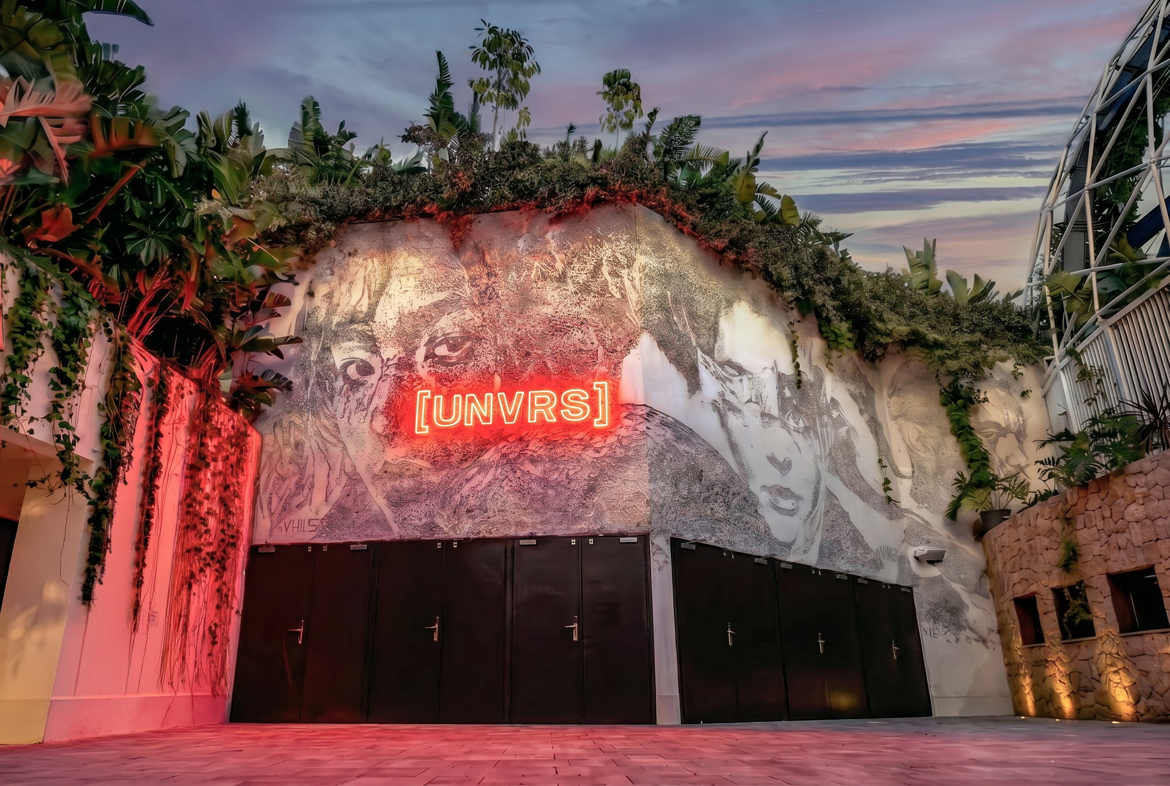 El hyperclub UNVRS, intervenido
por la iniciativa Culture Collective.