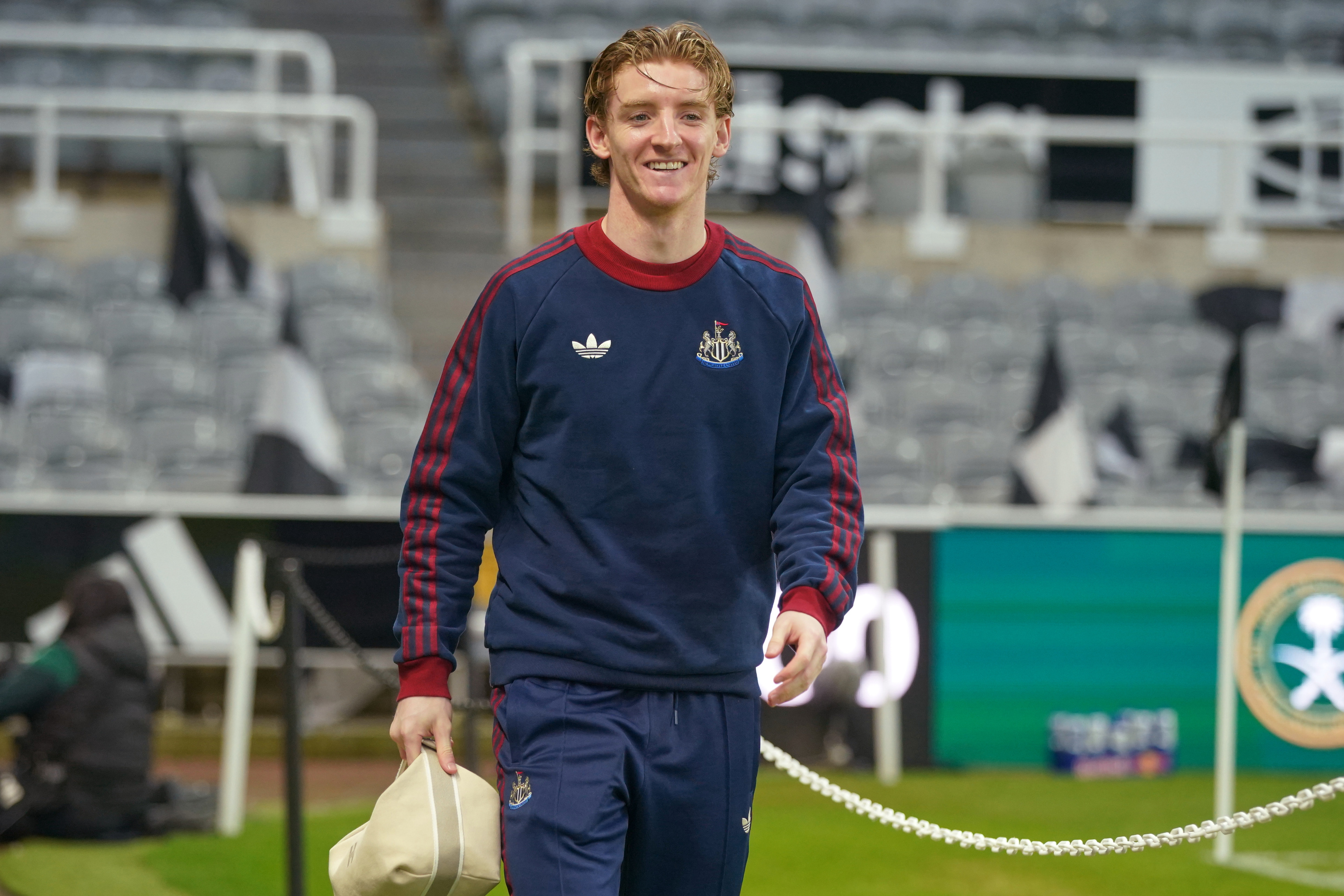 El delantero, Anthony Gordon, durante su etapa en el Newcastle.