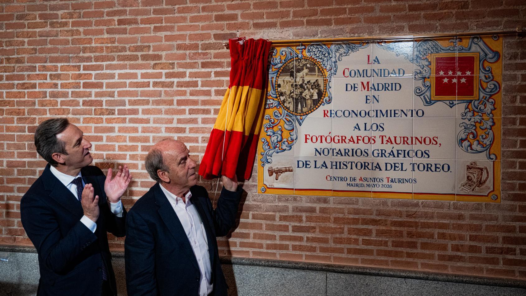 Miguel Martín y Botán desvelan el azulejo