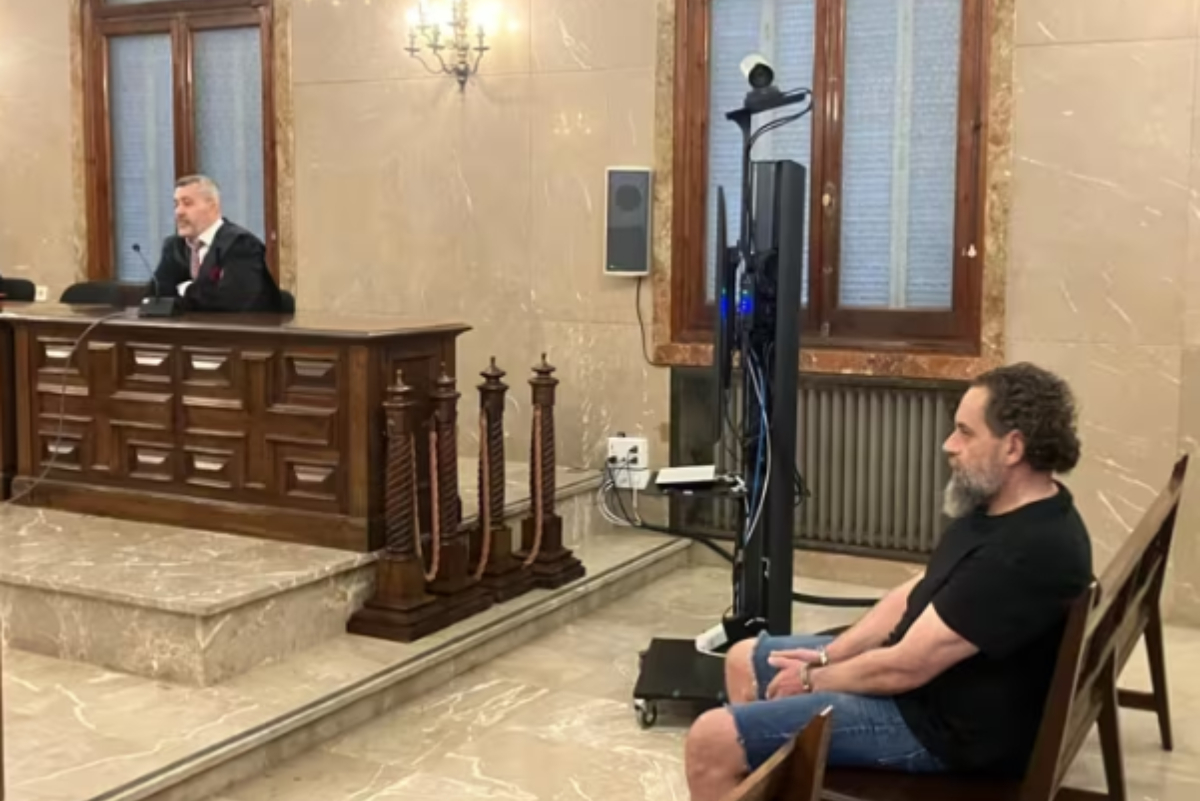 El acusado del crimen de la Colònia de Sant Jordi, en la Audiencia Provincial de Baleares durante la lectura del veredicto.