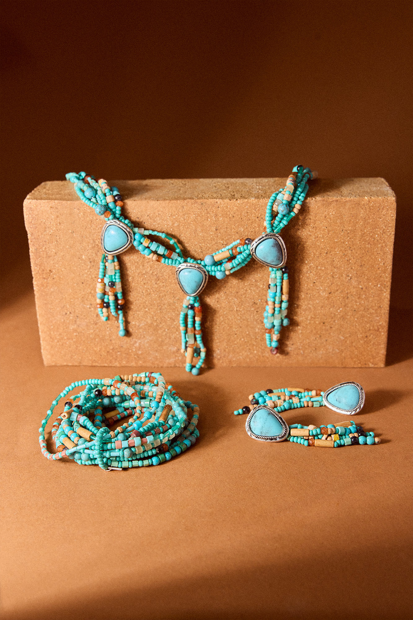Collar y pulseras de la primera colección de bisutería de Slowlove.
