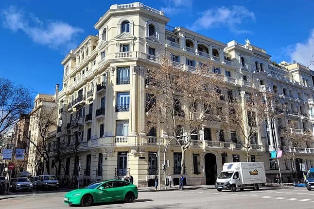 El edificio en Príncipe de Vergara 9 donde vivió el matrimonio y hoy es de la familia