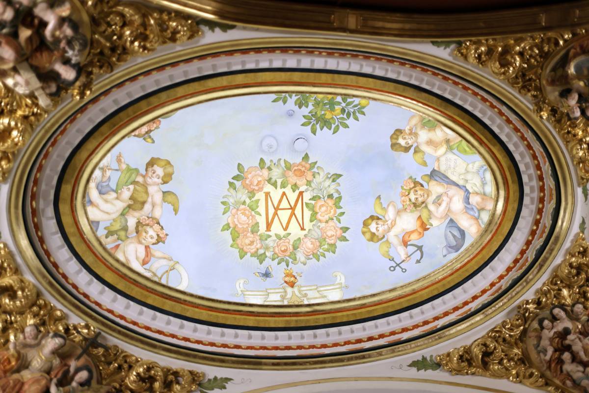 Camarín de la Virgen de la Esperanza de Triana, en la Capilla de los Marineros de Sevilla