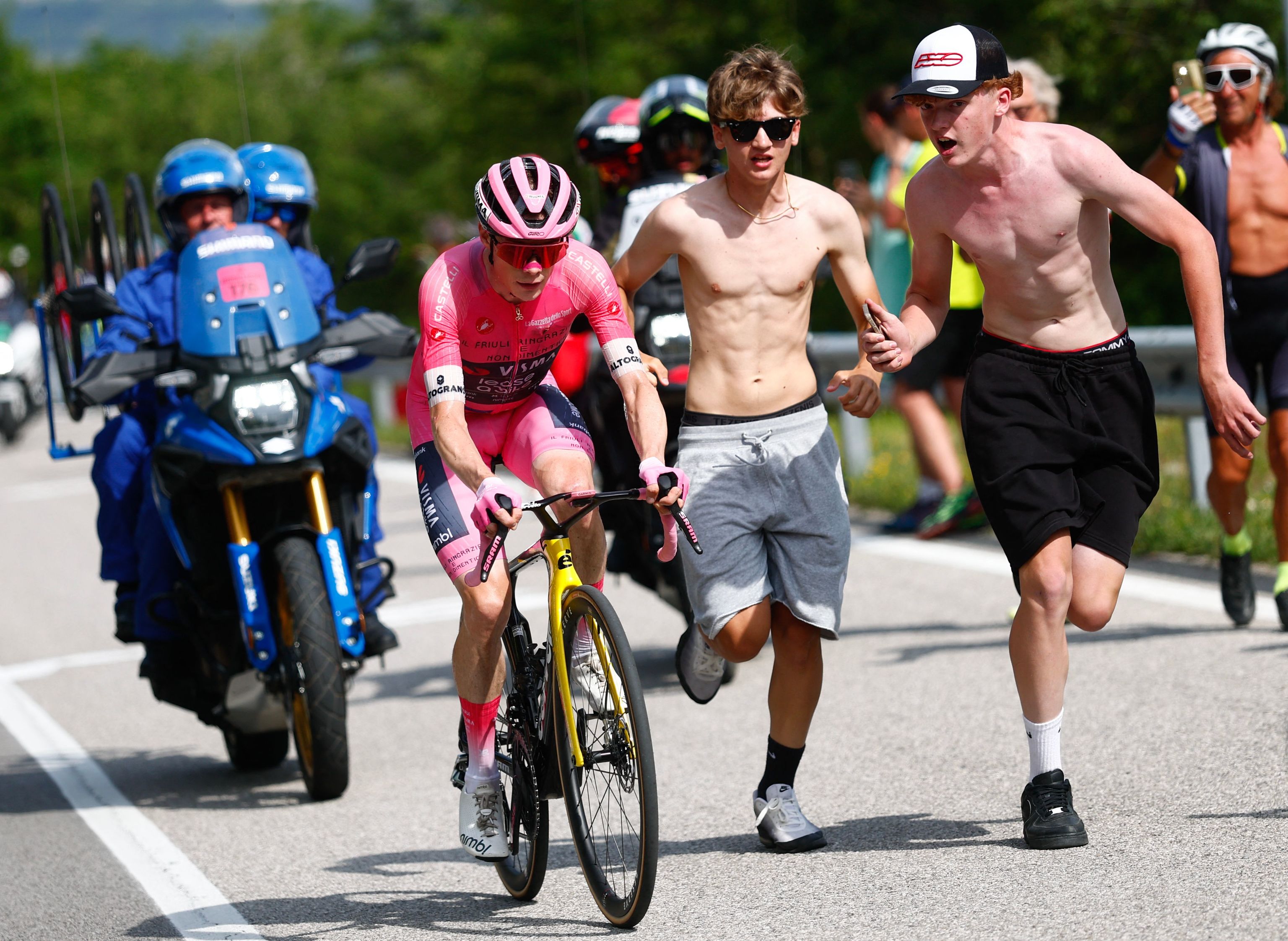 Jonas Vingegaard, en la ascensión al puerto de Piancavallo.