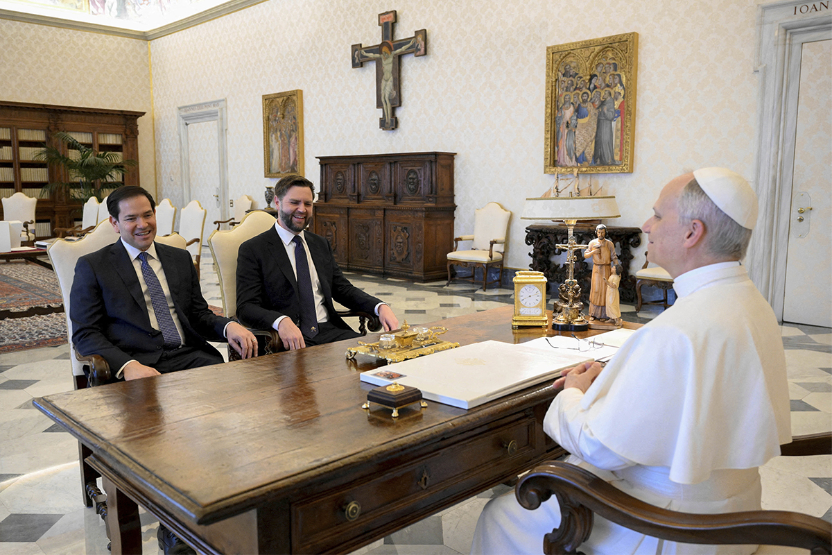 JD Vance y Marco Rubio, en una reunión con el papa, al poco de ser elegido.