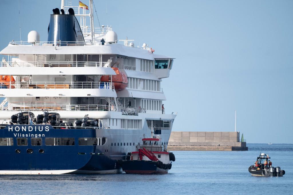 El crucero Hondius antes del desembarco.