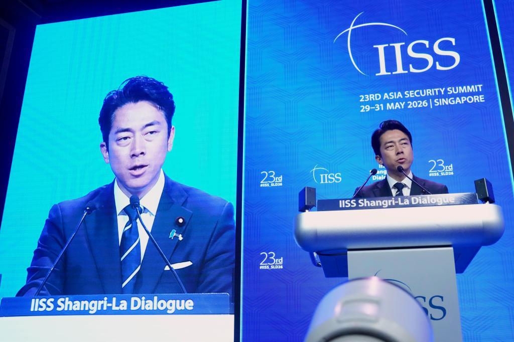 El ministro de Defensa japonés, Shinjiro Koizumi, en su intervención en Singapur este domingo.