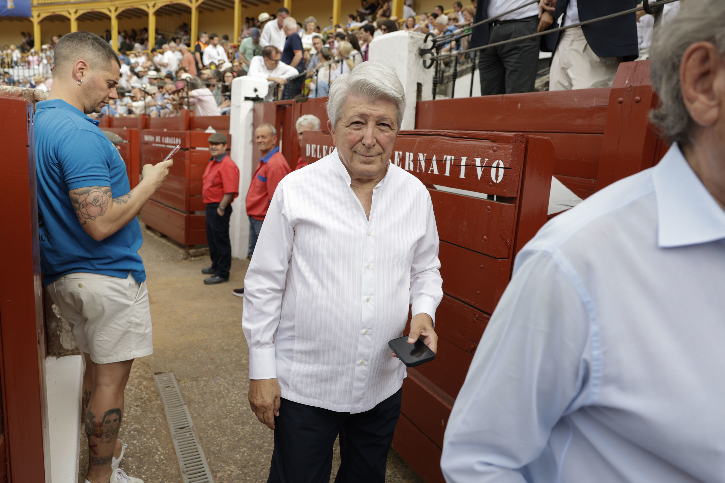 Cerezo pasa por el callejón