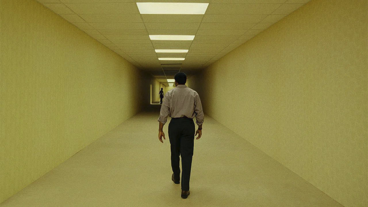 Chiwetel Ejiofor en Backrooms.