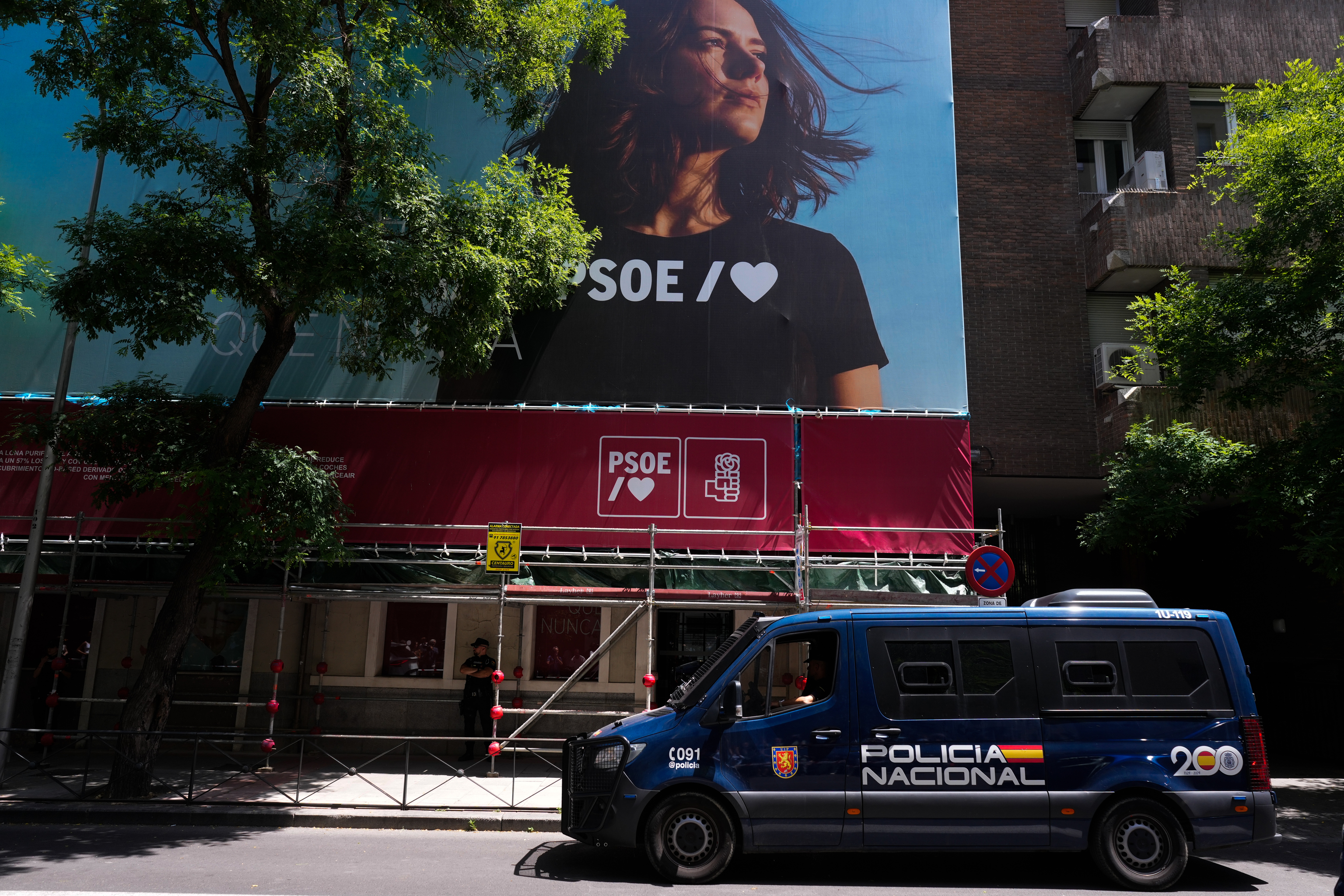 Imagen de la sede del PSOE en la calle Ferraz el pasado miércoles, cuando la UCO entró en busca de documentación