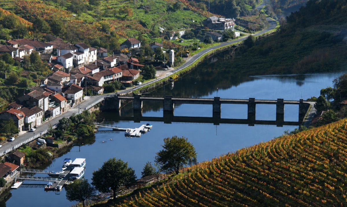 Esta villa medieval de la Ribeira Sacra tiene el mejor queso de España en 2026