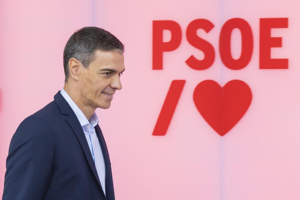 Un centenar de militantes y ex altos cargos del PSOE se reúne en Madrid ...