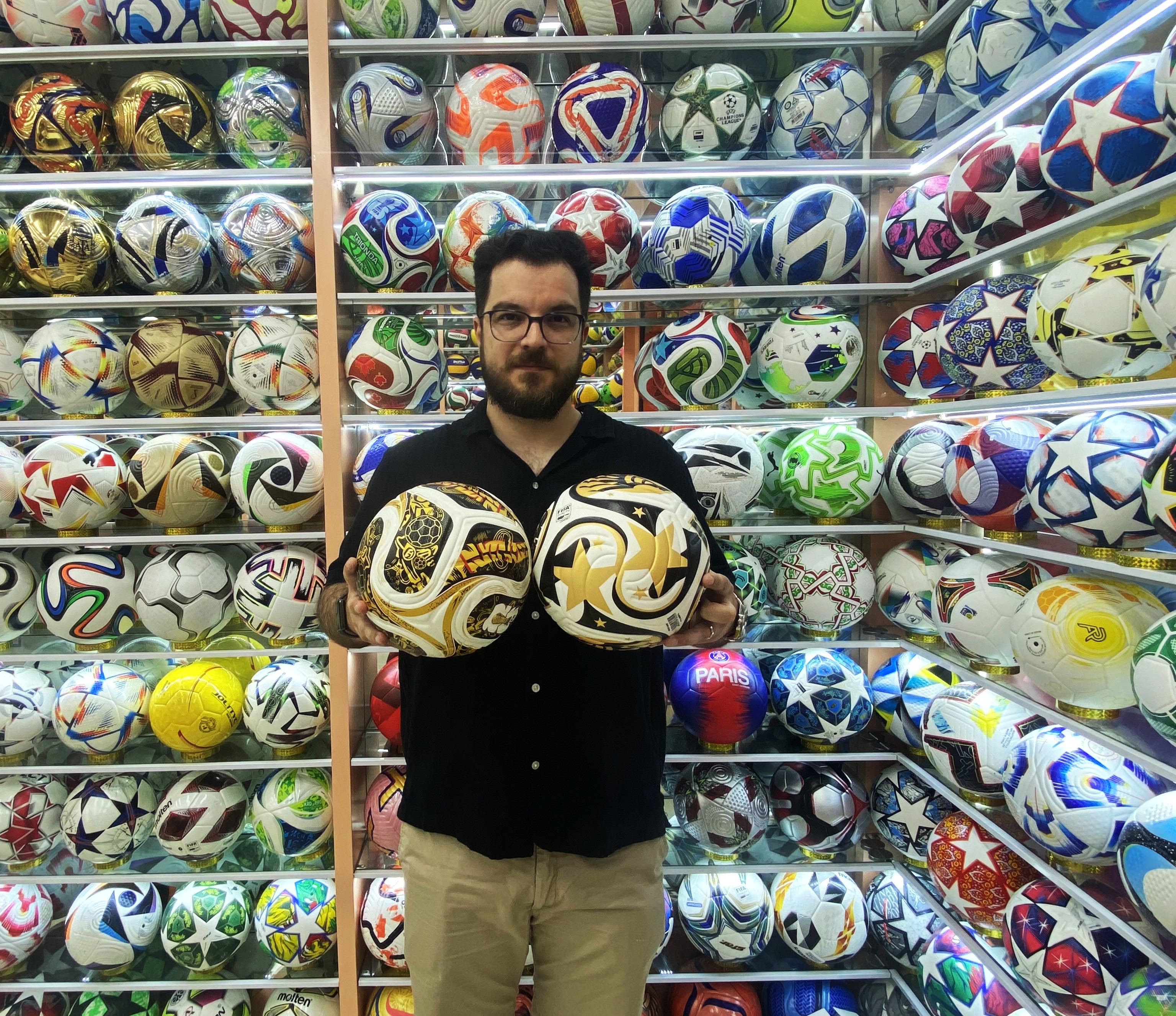 El agente de compras Jaime Horvilleur en el mercado de Yiwu.