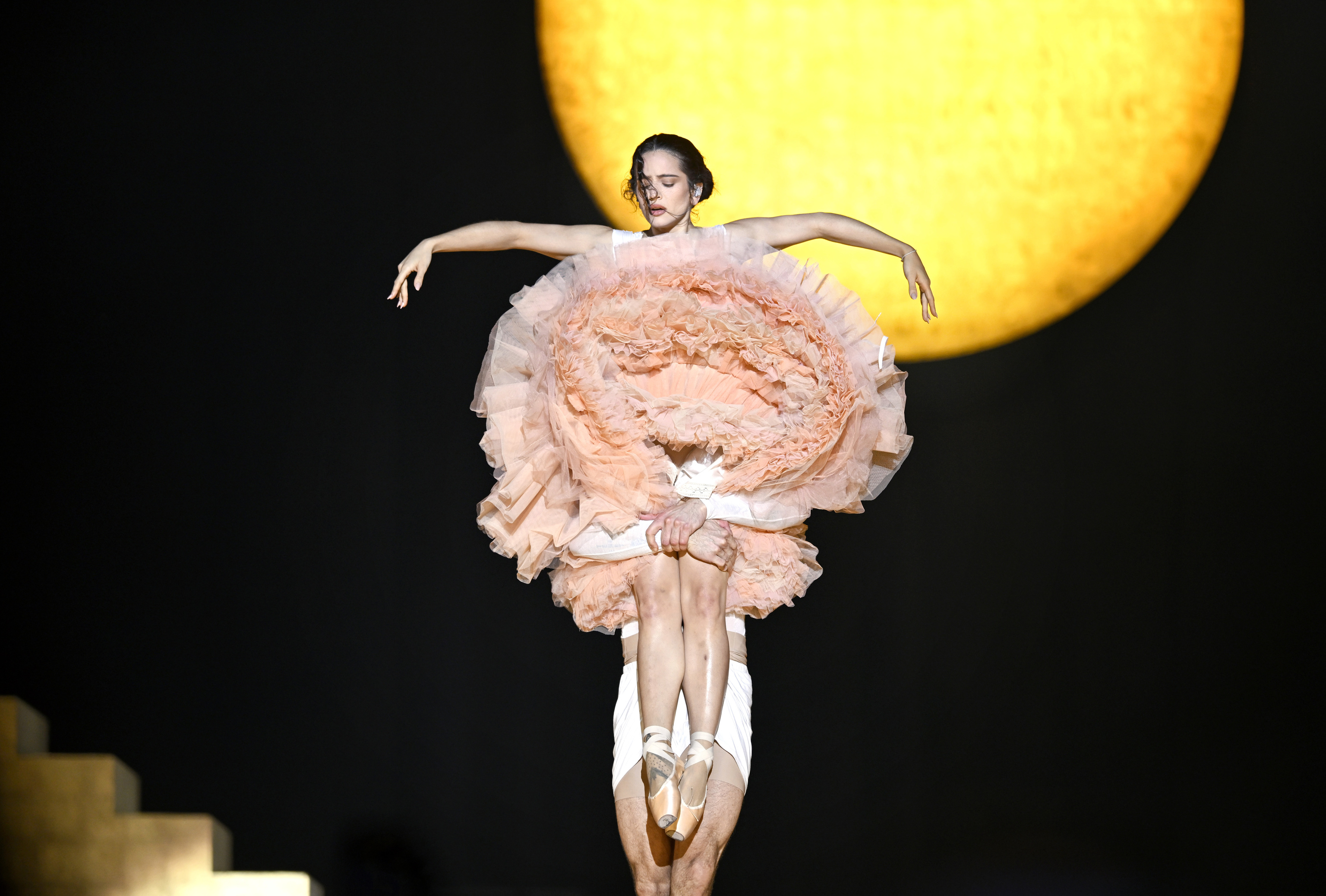 Rosalía en su show en Lyon, Francia.
