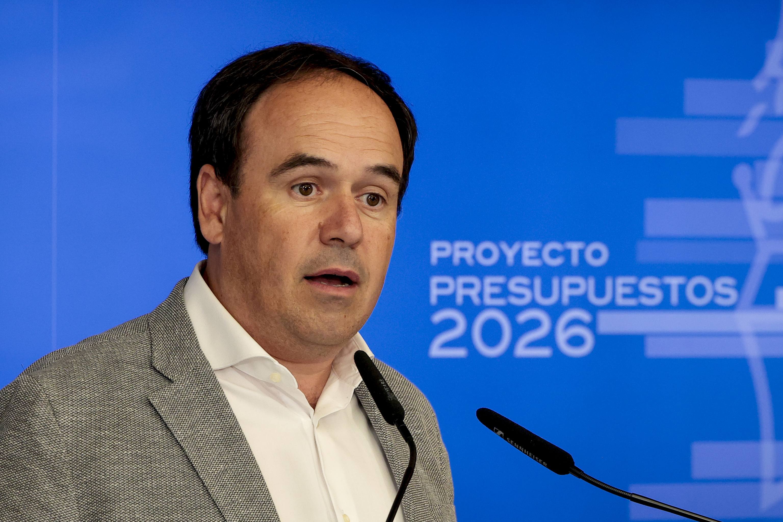 El presidente de la Generalitat, Juanfran Llorca, durante una comparecencia en el Palau de la Generalitat.