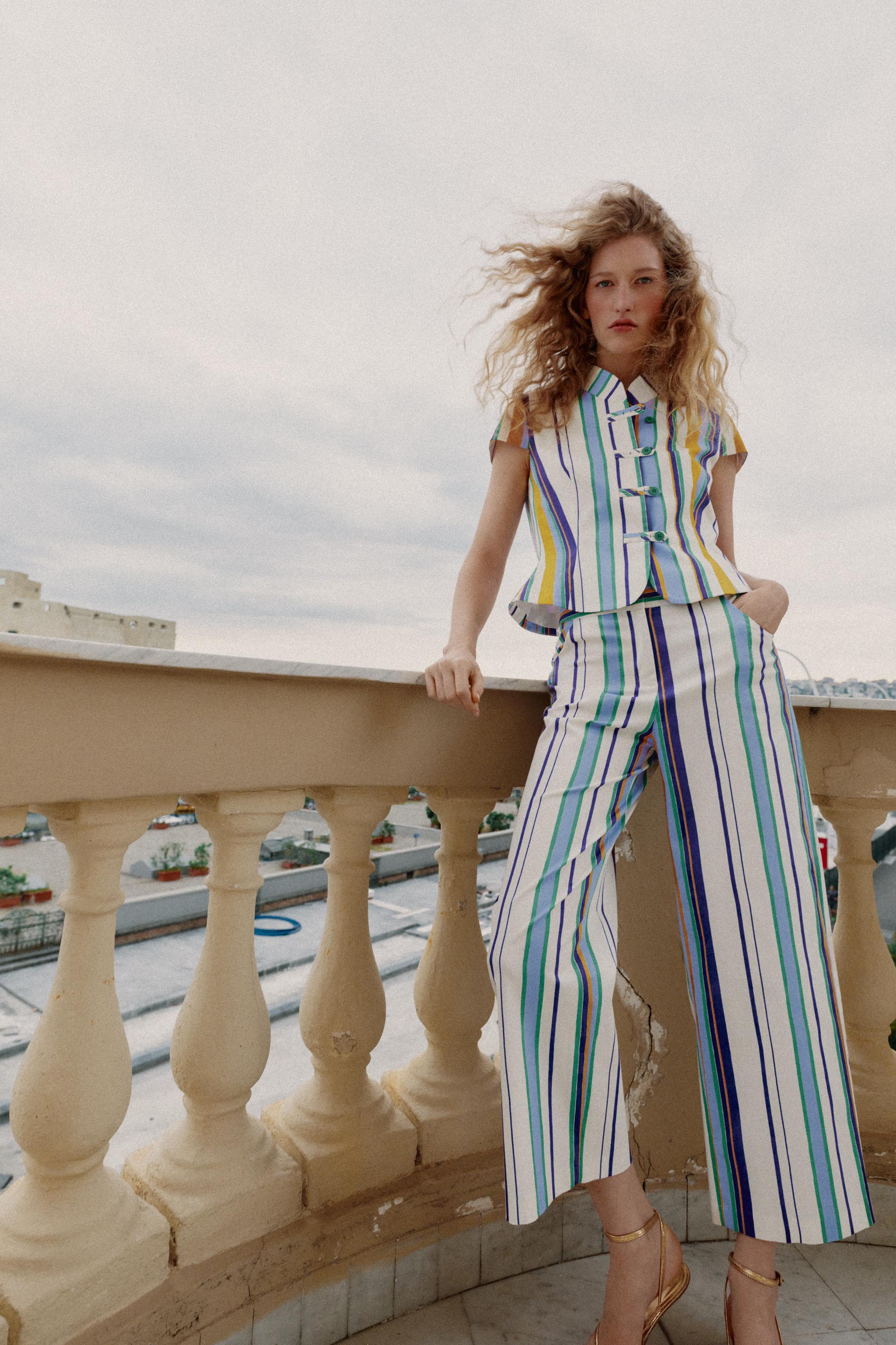 Ya tengo claras mis rebajas: este conjunto de camisa y pantalón recto de rayas de Zara es perfecto para bodas, cenas y eventos de verano