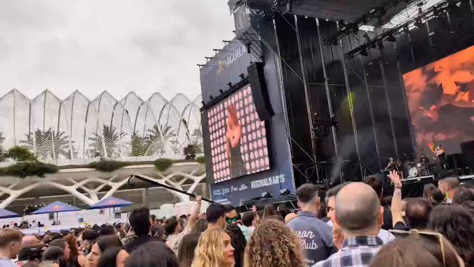 Actuación de Leire Martínez en el Festival de Les Arts.