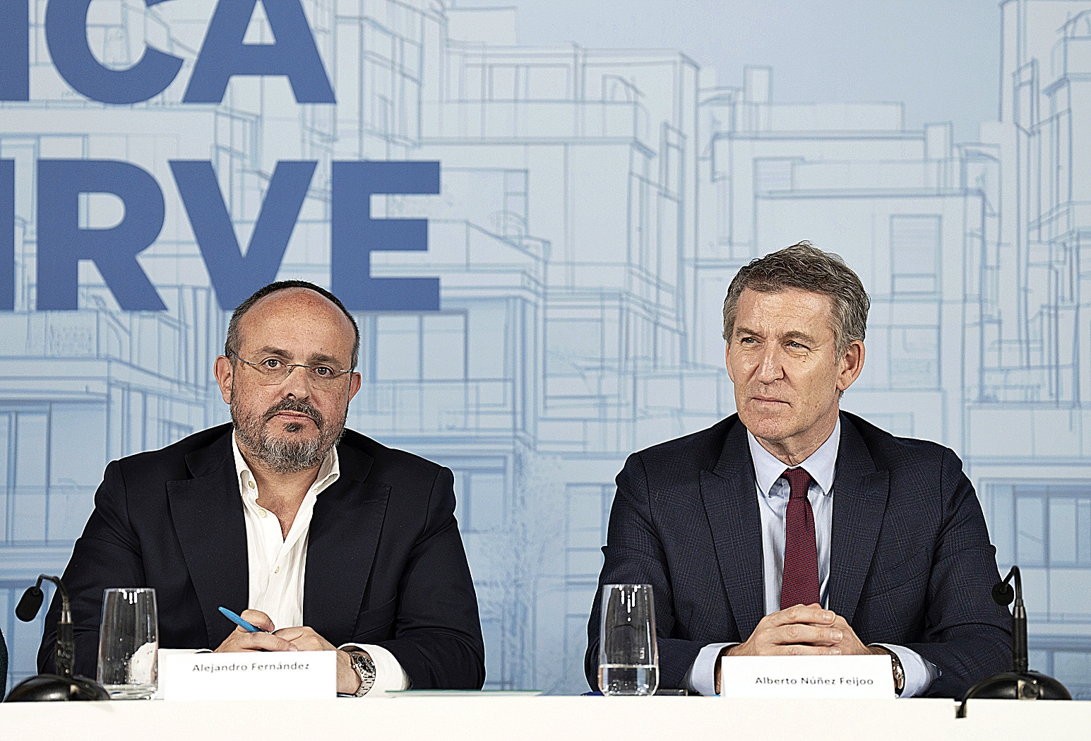 El líder del PP catalán, Alejandro Fernández, junto al presidente nacional de los 'populares', Alberto Núñez Feijóo.