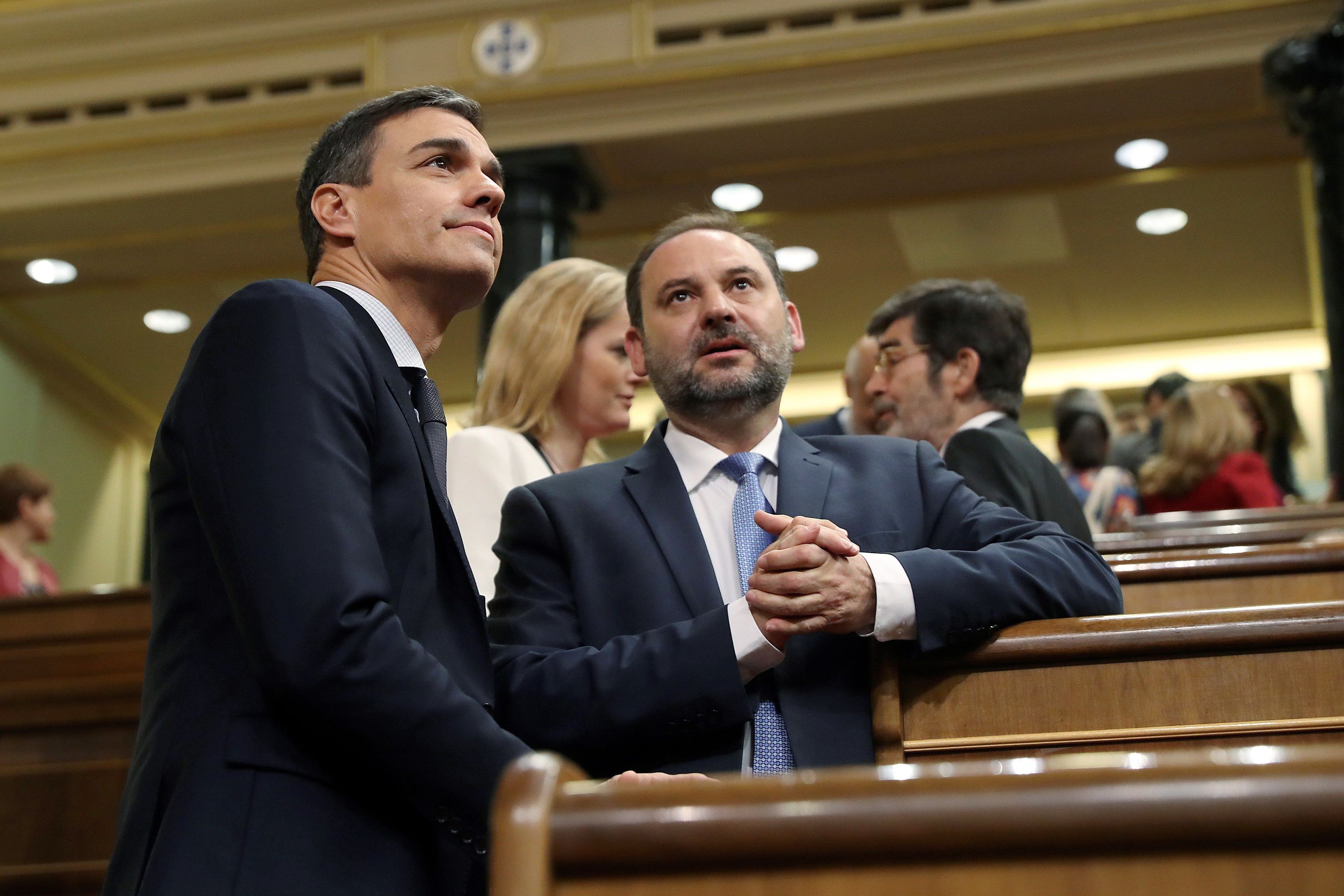 Pedro Sánchez y José Luis Ábalos, en la moción de censura de 2018.