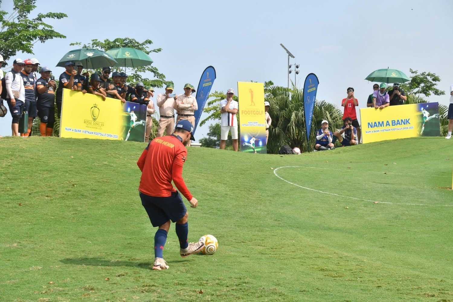 Piero Menor, el único español que logra vivir del footgolf, representa al país en el mundial de la disciplina.