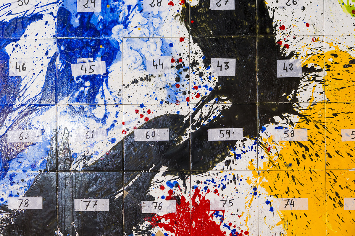 Detalle de uno de los murales de José Lucas que ha sido restaurado.