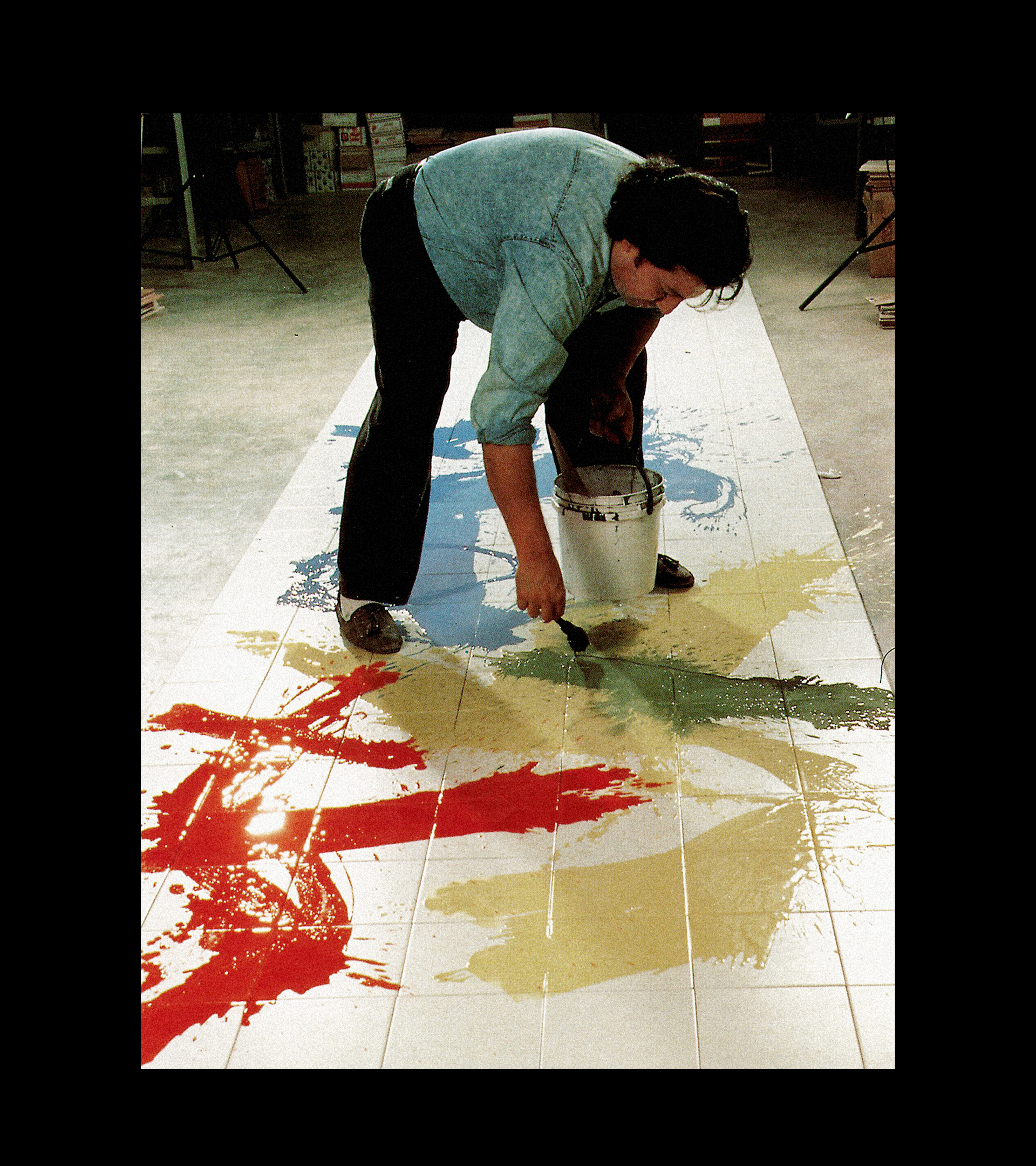El pintor José Lucas, ejecutando una de sus piezas a finales de los años 80.