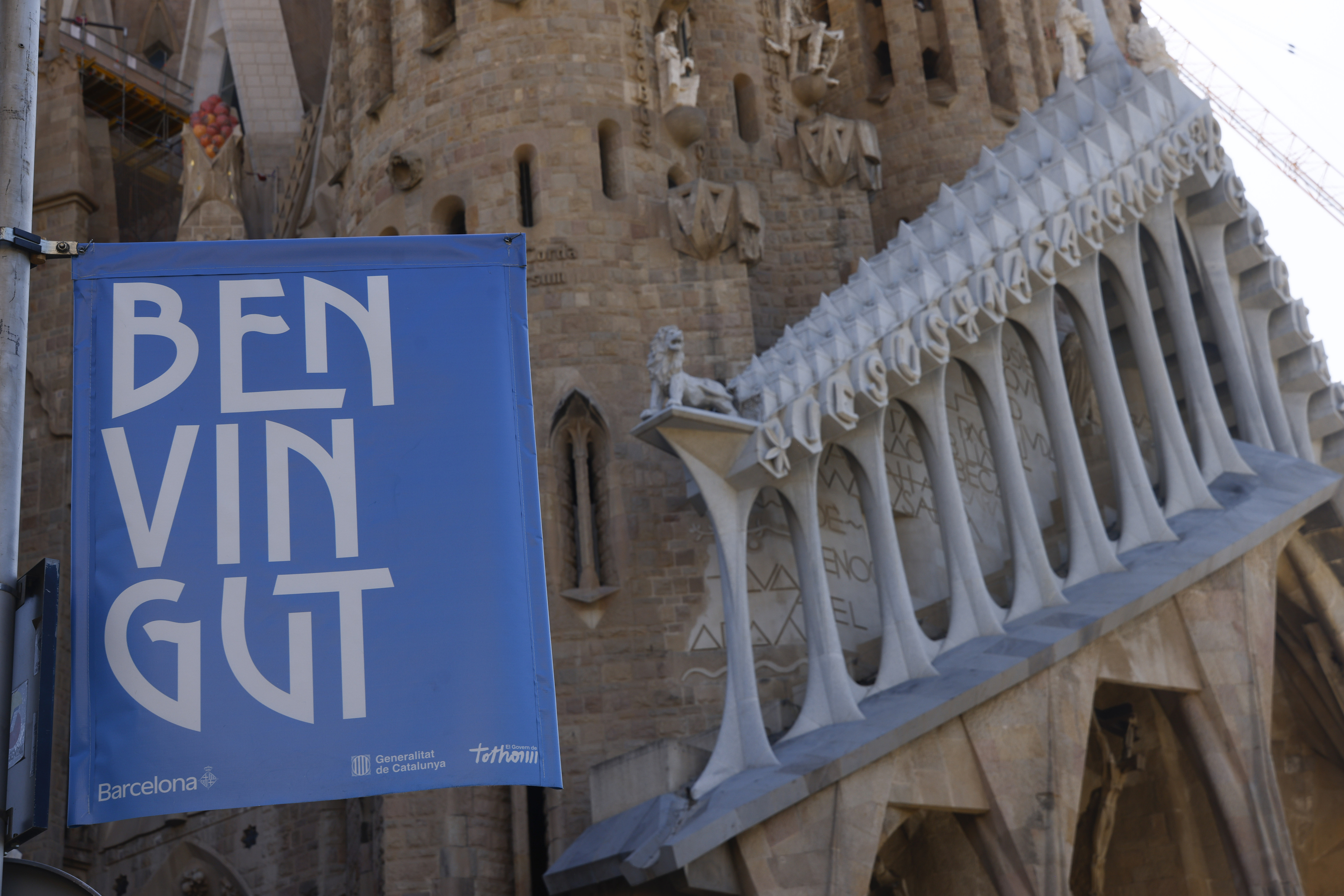Cartel en la Sagrada Familia.
