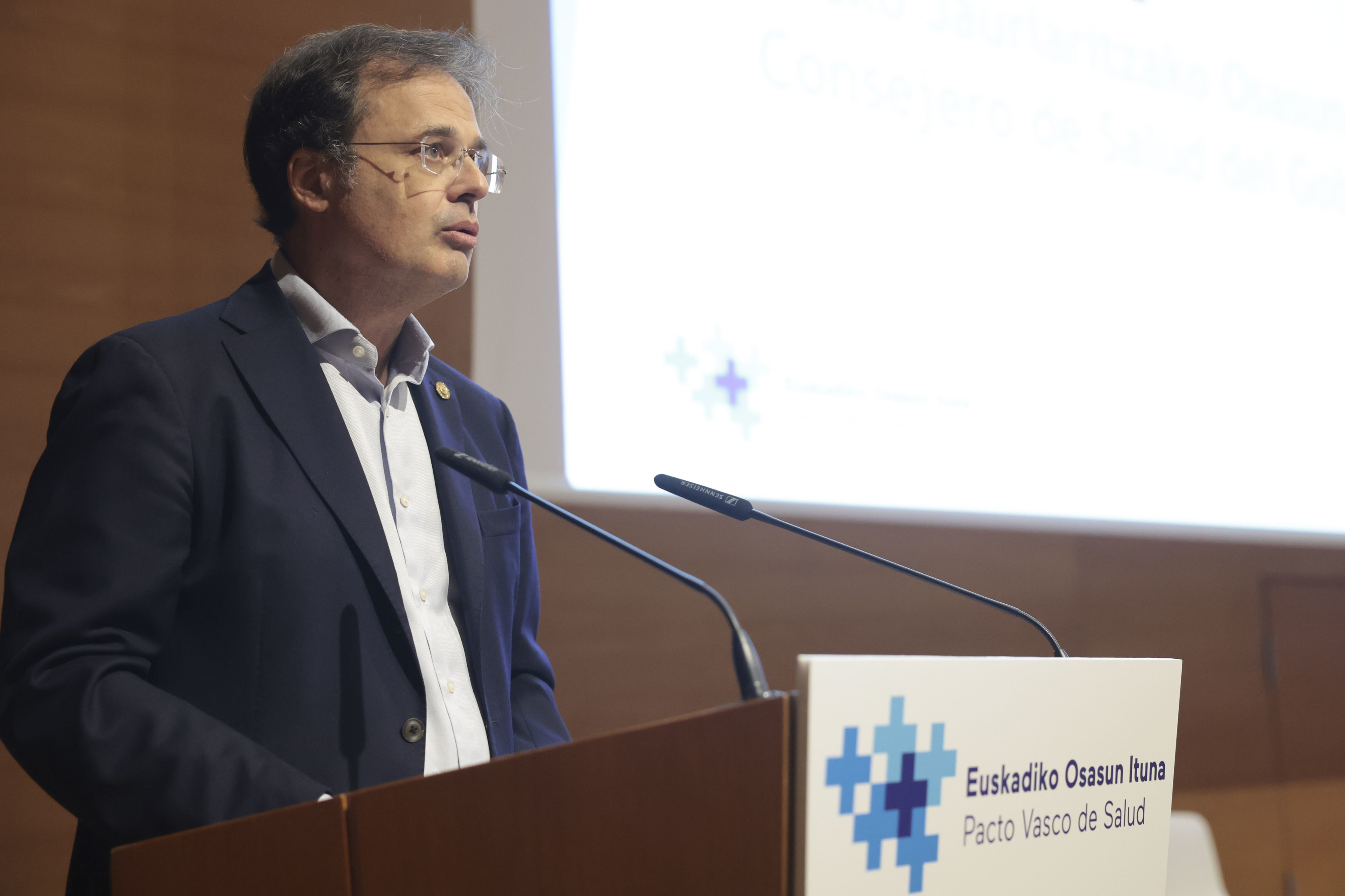 El consejero de Salud Alberto Martínez durante una comparecencia sobre el Pacto de Salud.